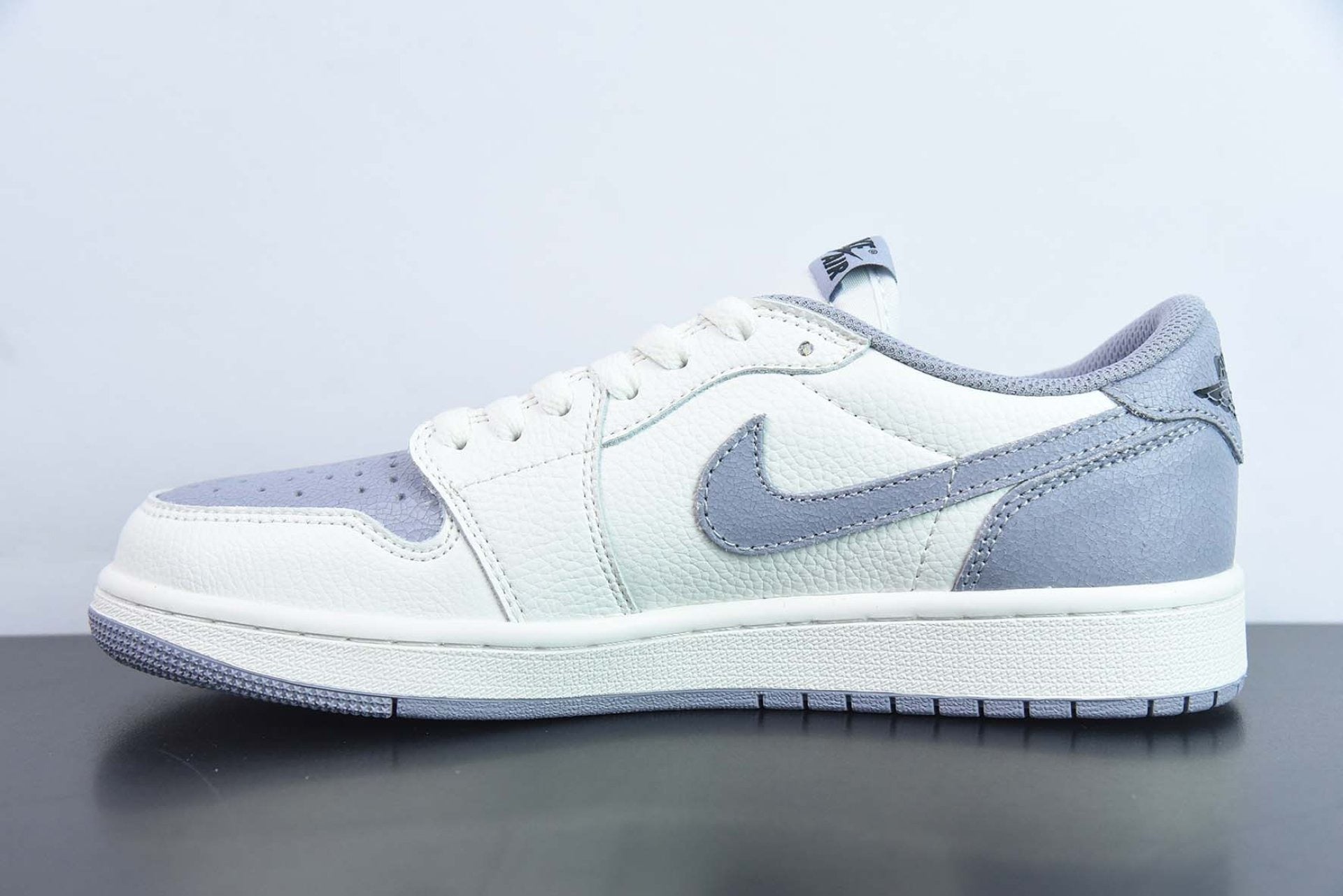 Air Jordan 1 Retro Low OG Atmosphere Grey