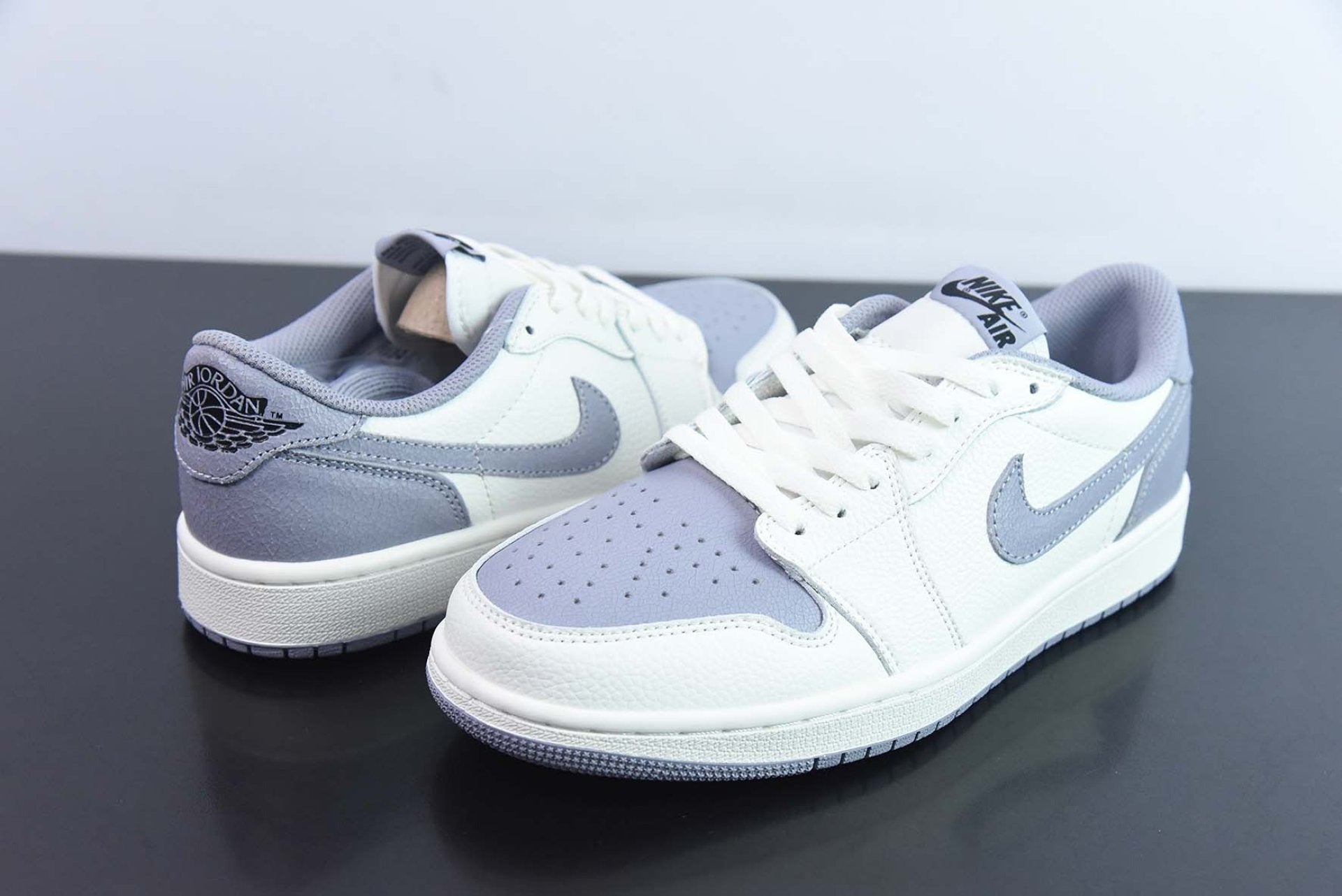 Air Jordan 1 Retro Low OG Atmosphere Grey