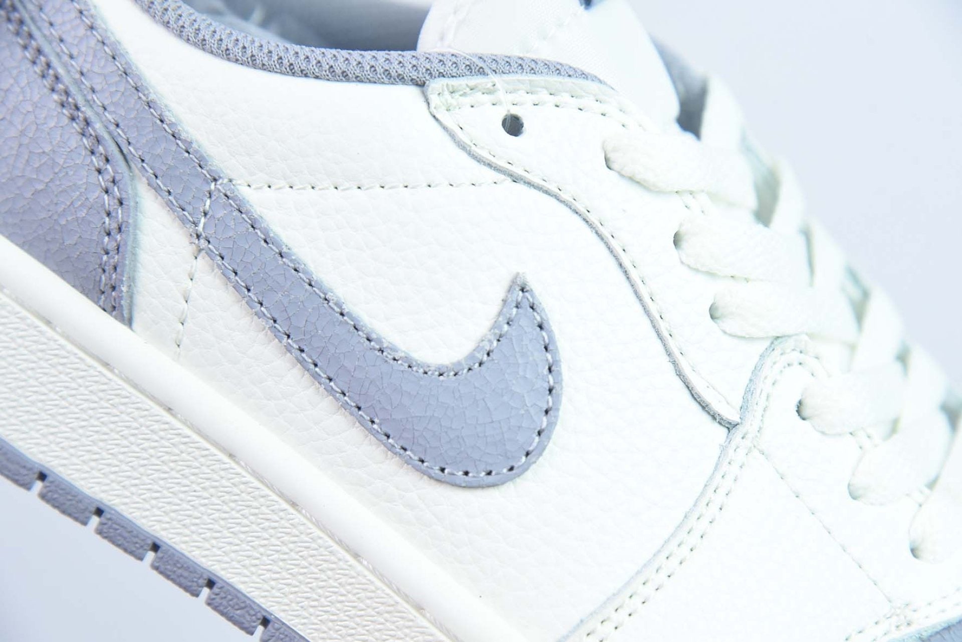 Air Jordan 1 Retro Low OG Atmosphere Grey