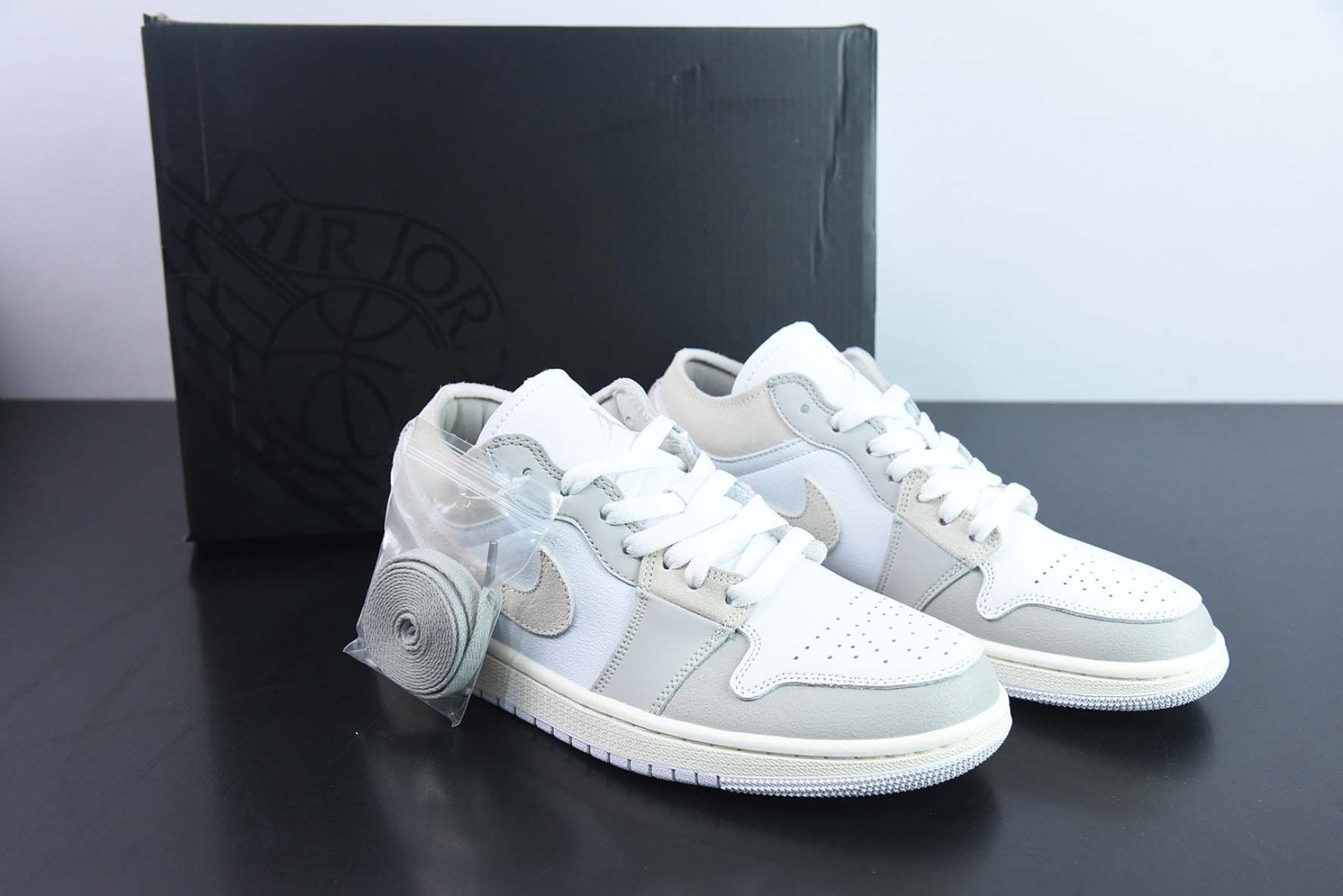 Air Jordan 1 Low SE Craft Inside Out Tech Grey