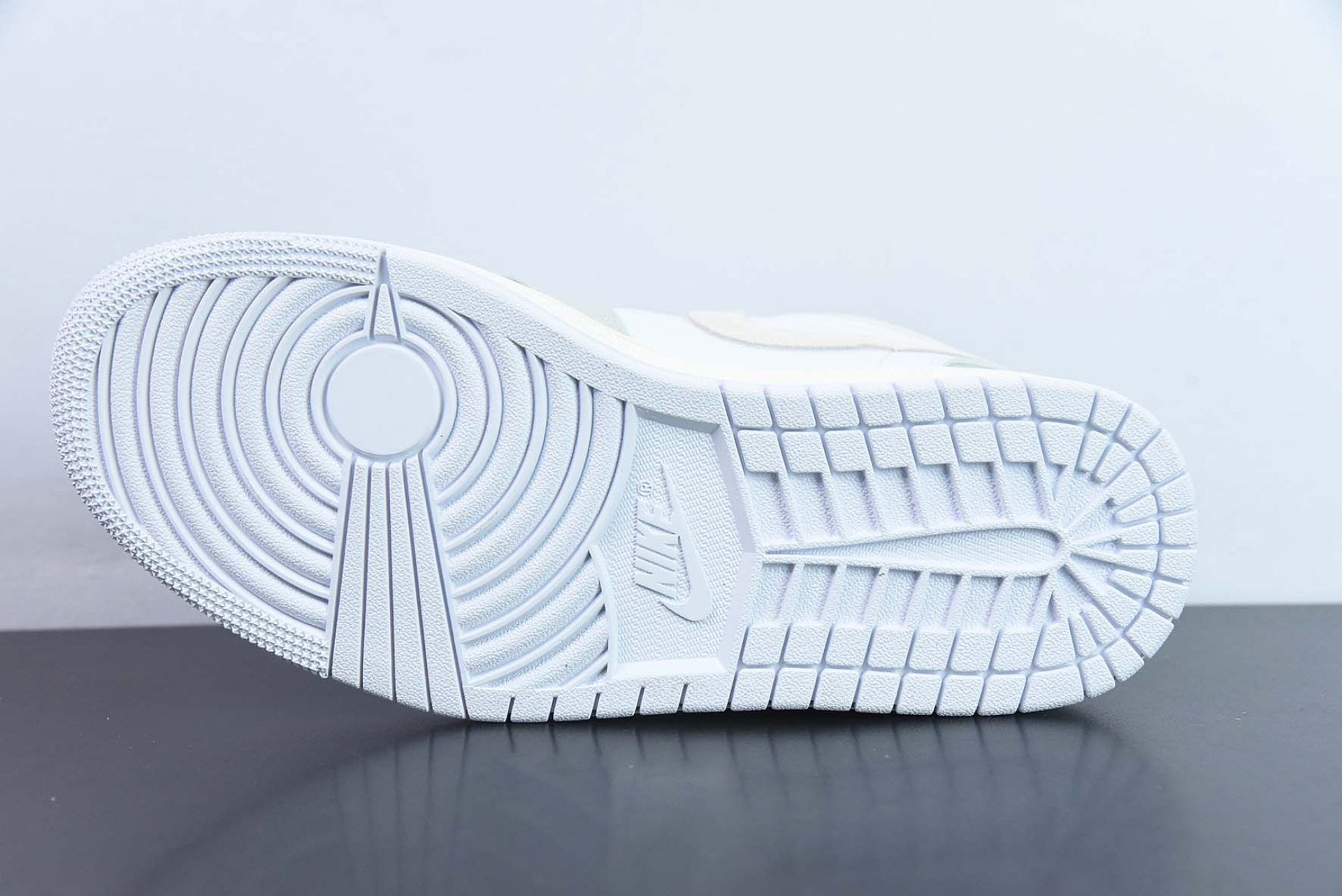Air Jordan 1 Low SE Craft Inside Out Tech Grey