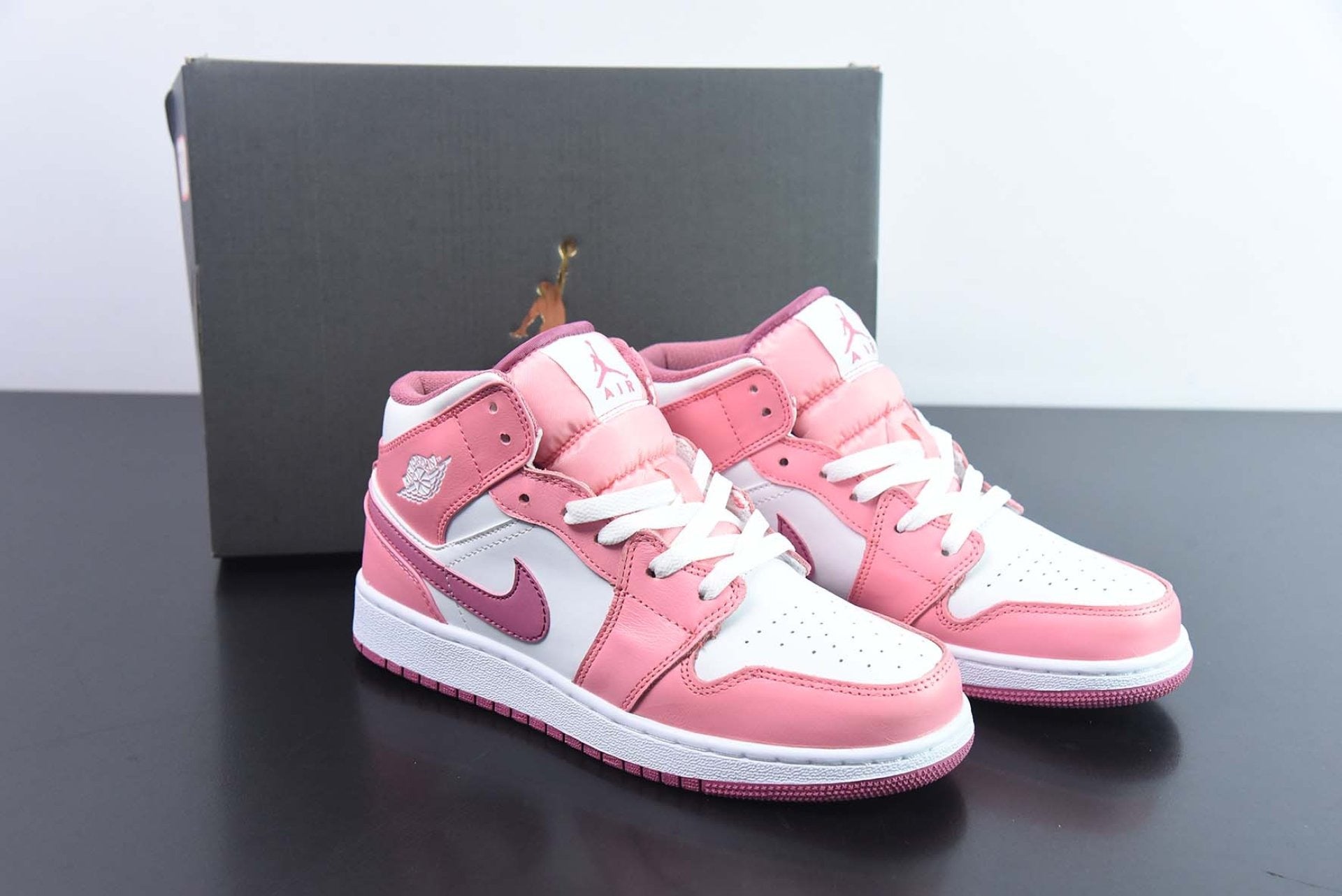 Air Jordan 1 Mid Valentine's Day