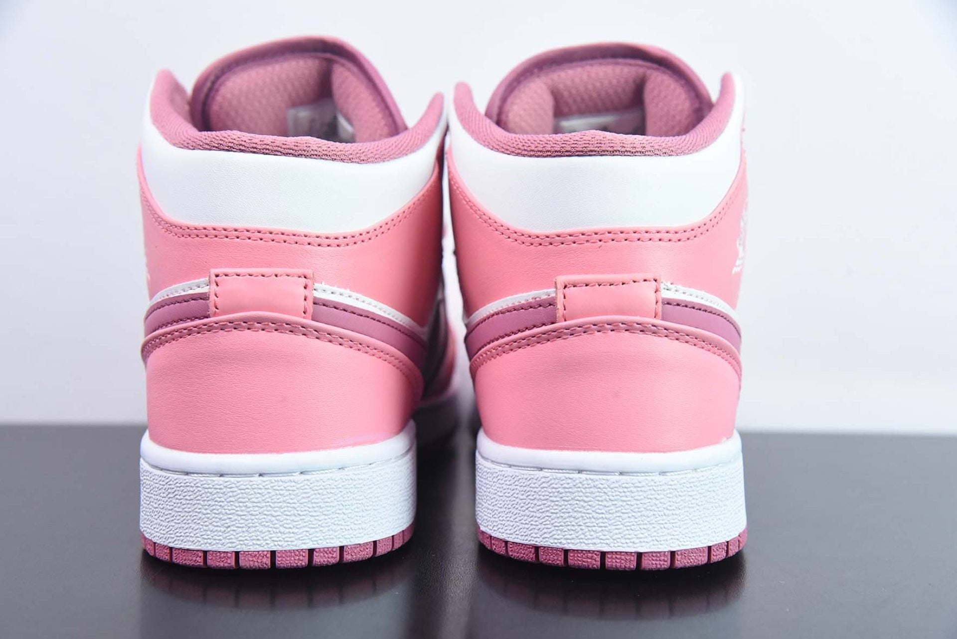 Air Jordan 1 Mid Valentine's Day