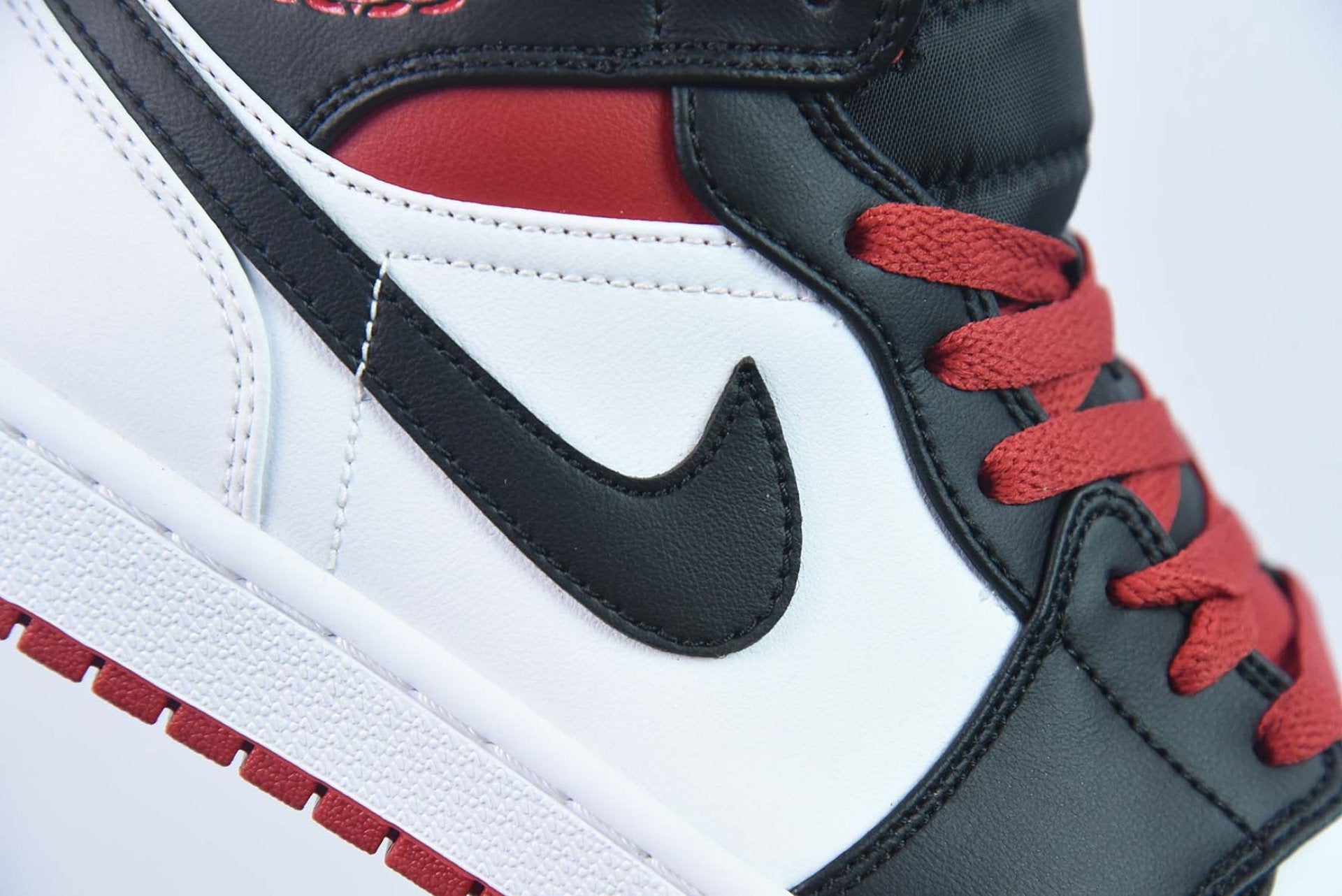 Air Jordan 1 Mid Gym Red Black Toe