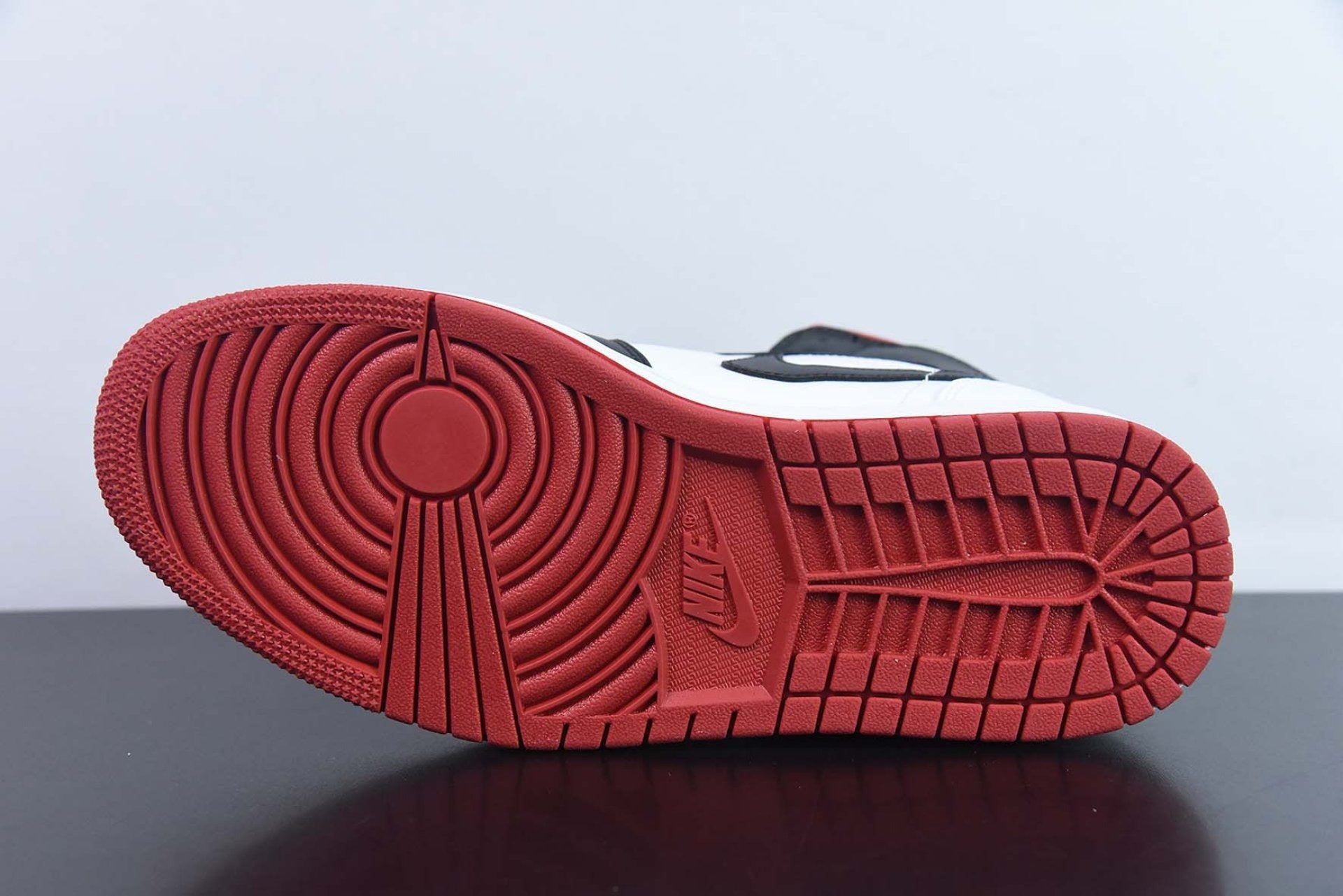 Air Jordan 1 Mid Gym Red Black Toe