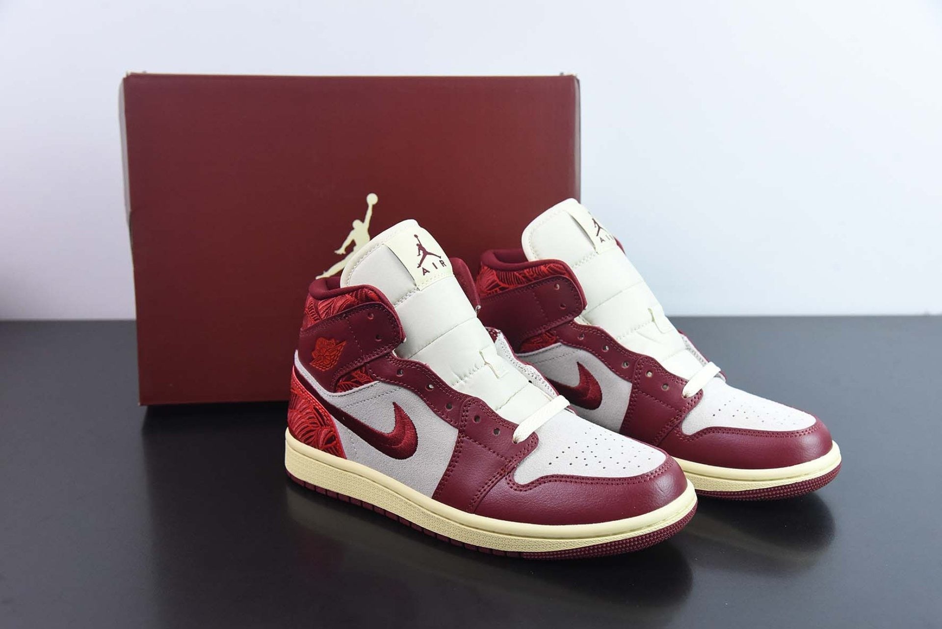 Air Jordan 1 Mid SE Tiki Leaf Team Red