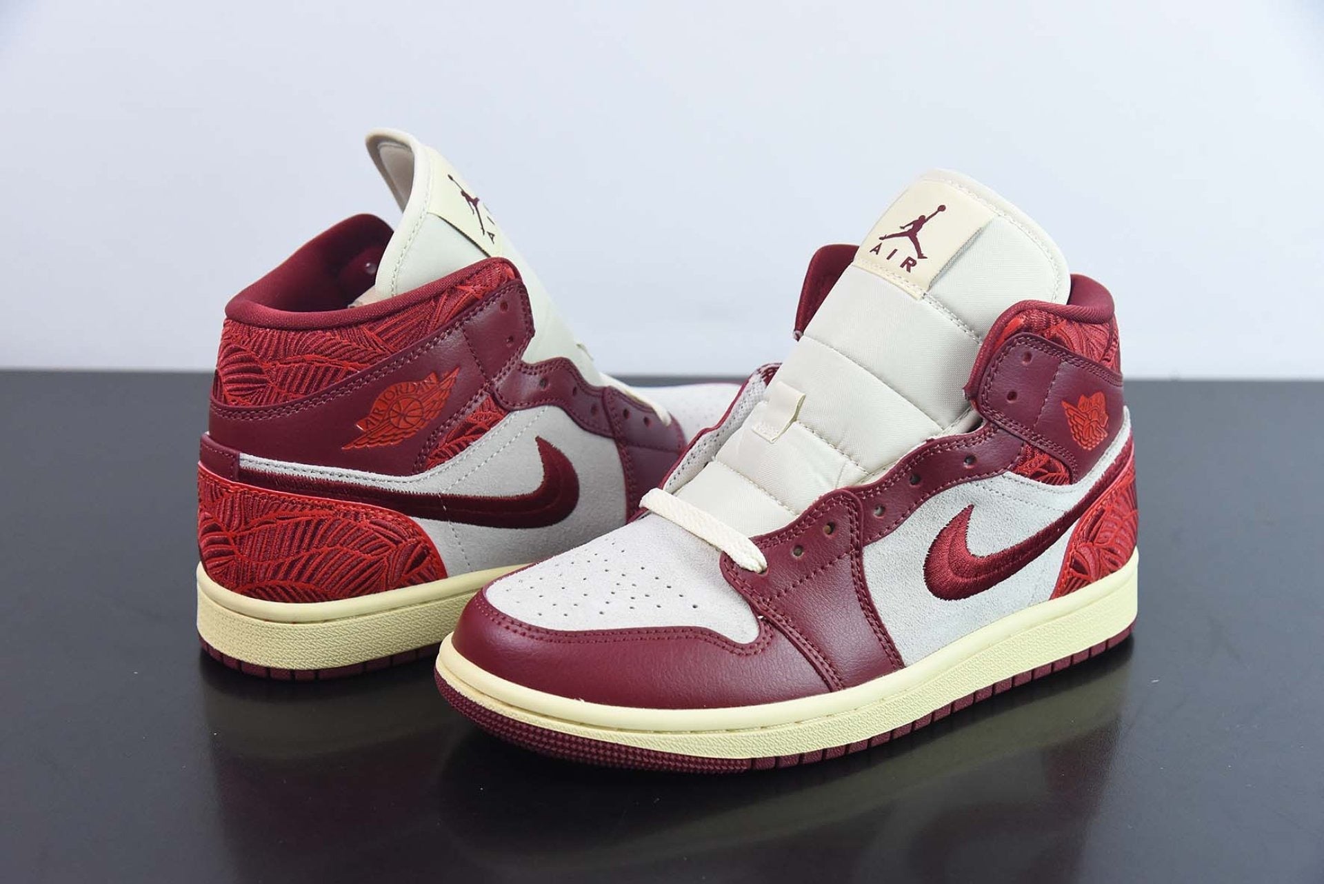 Air Jordan 1 Mid SE Tiki Leaf Team Red