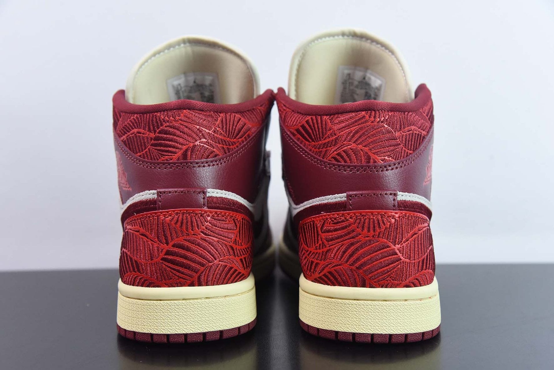 Air Jordan 1 Mid SE Tiki Leaf Team Red