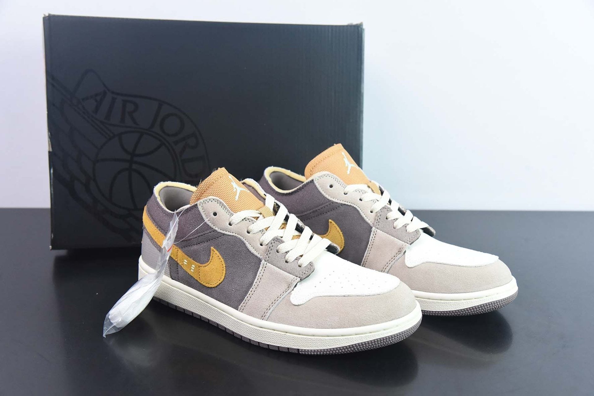 Air Jordan 1 Low SE Craft Taupe Haze