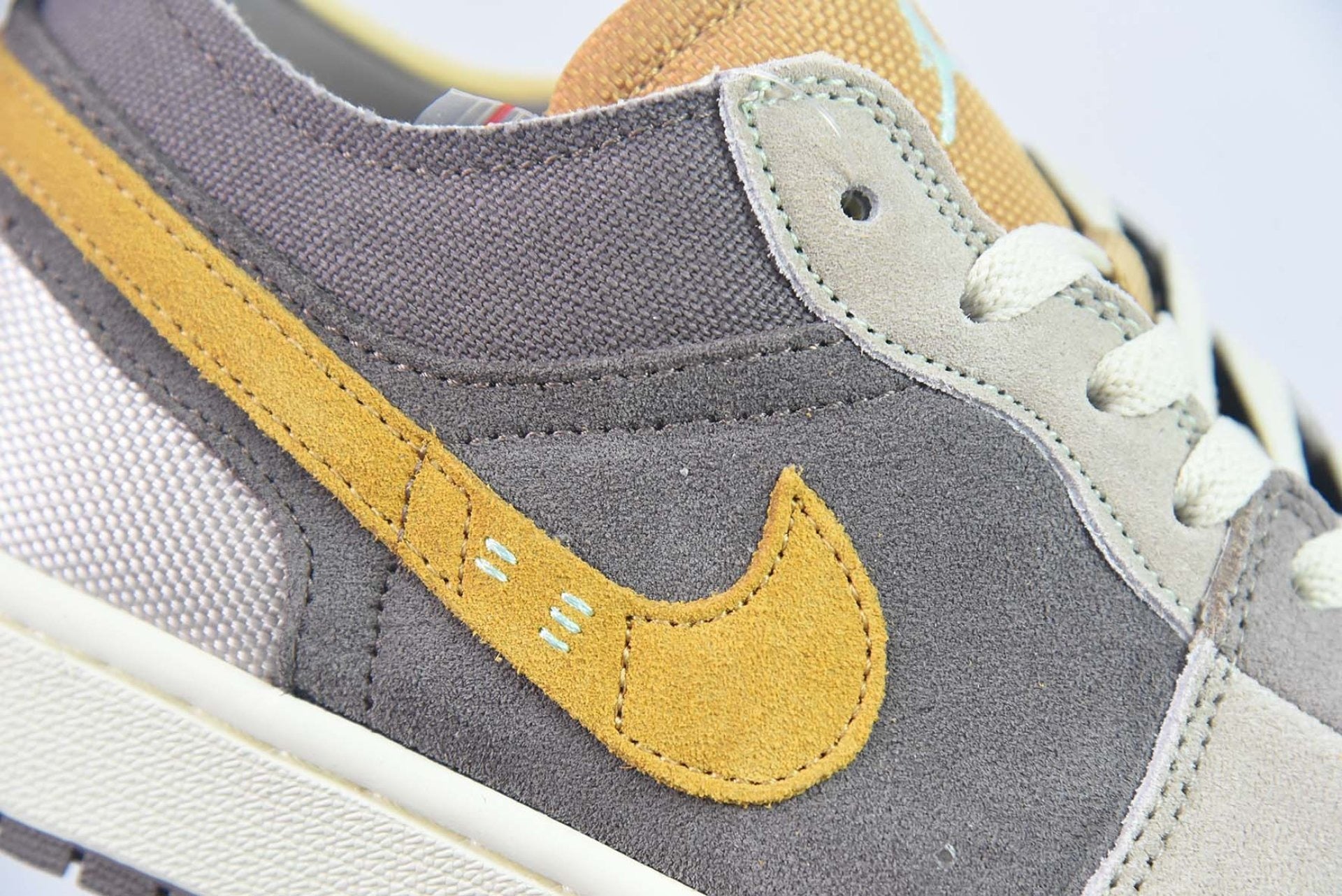 Air Jordan 1 Low SE Craft Taupe Haze