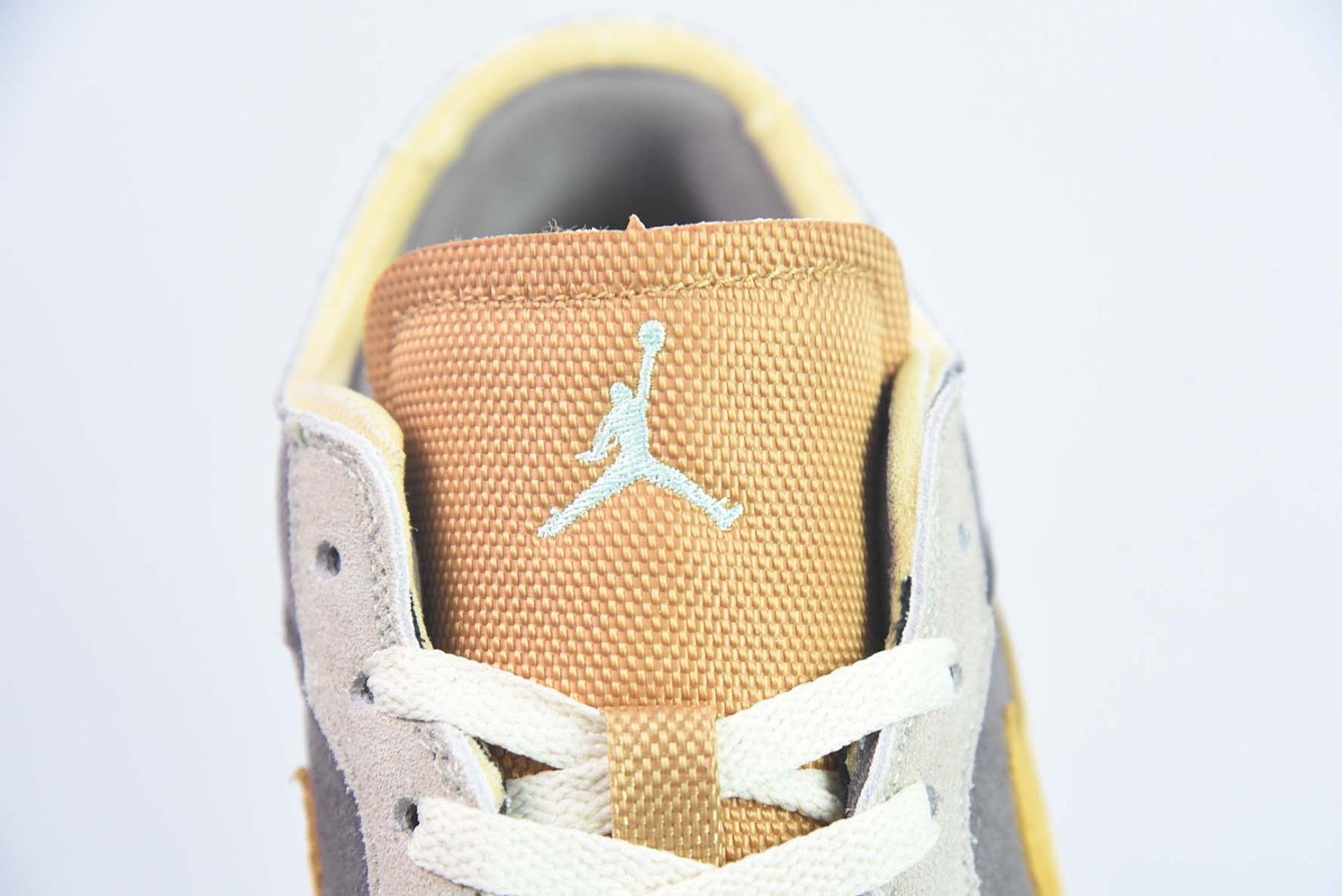 Air Jordan 1 Low SE Craft Taupe Haze