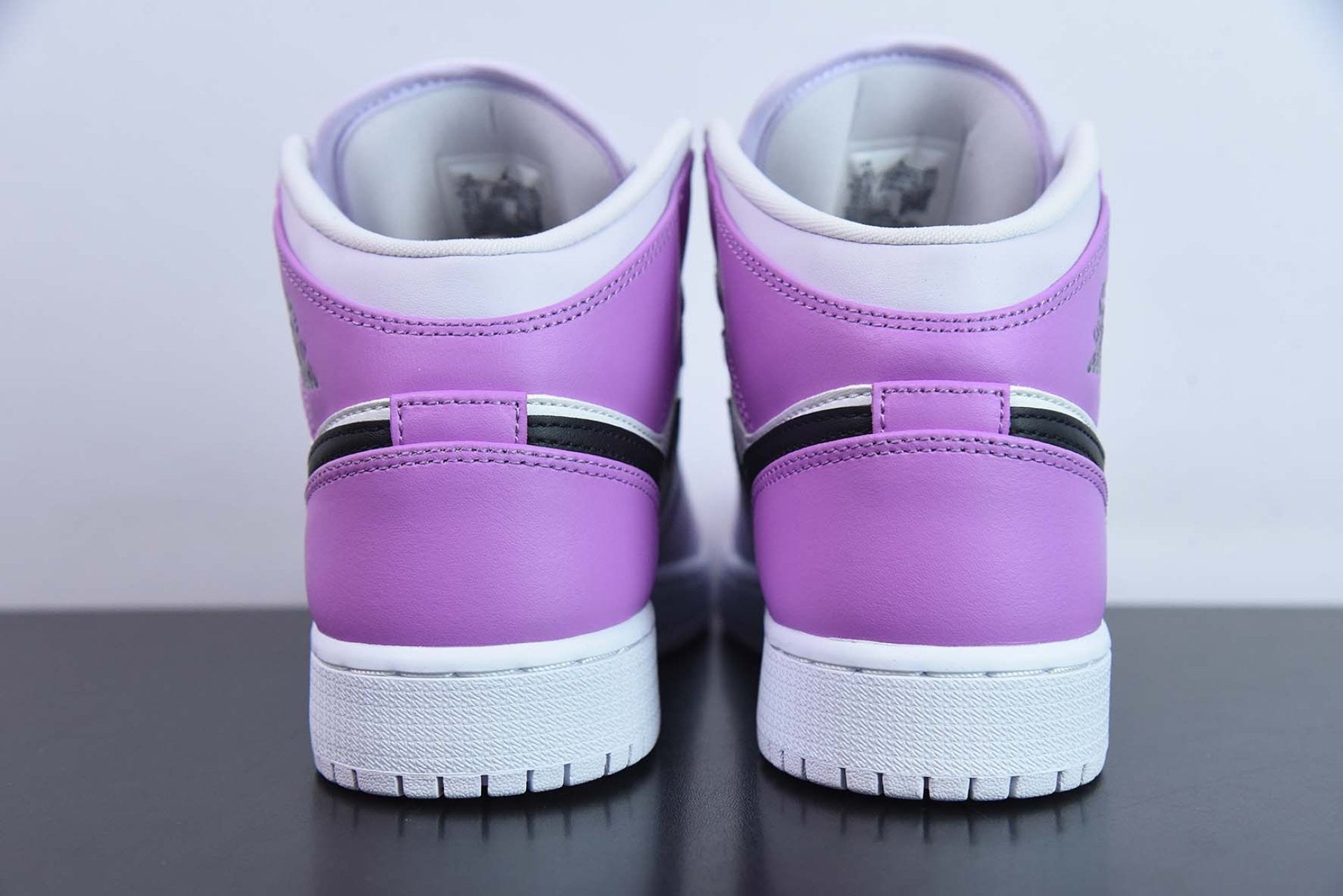 Air Jordan 1 Mid Barely Grape