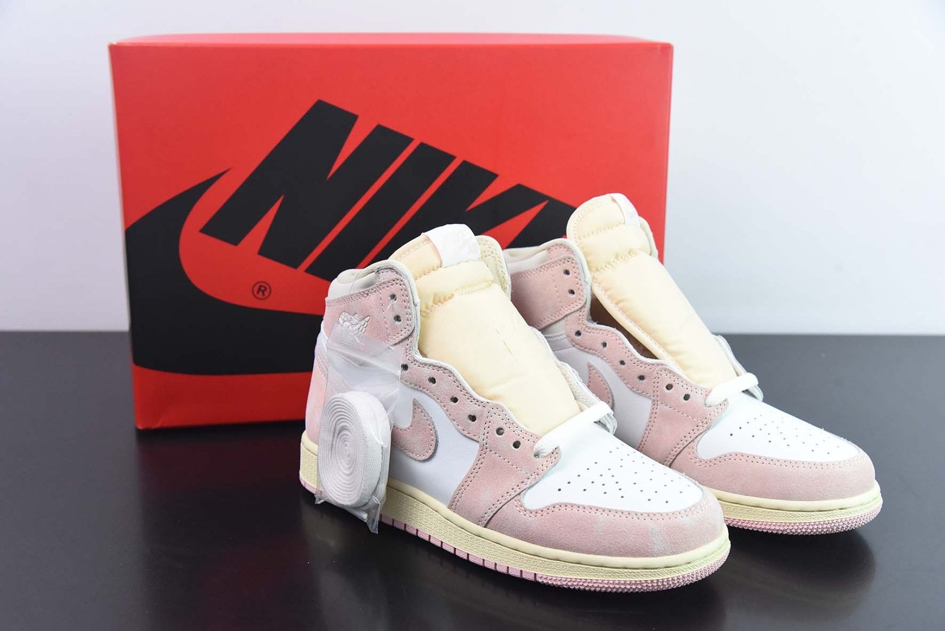 Air Jordan 1 Retro High OG Washed Pink