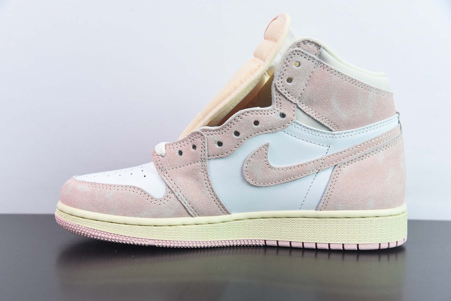 Air Jordan 1 Retro High OG Washed Pink