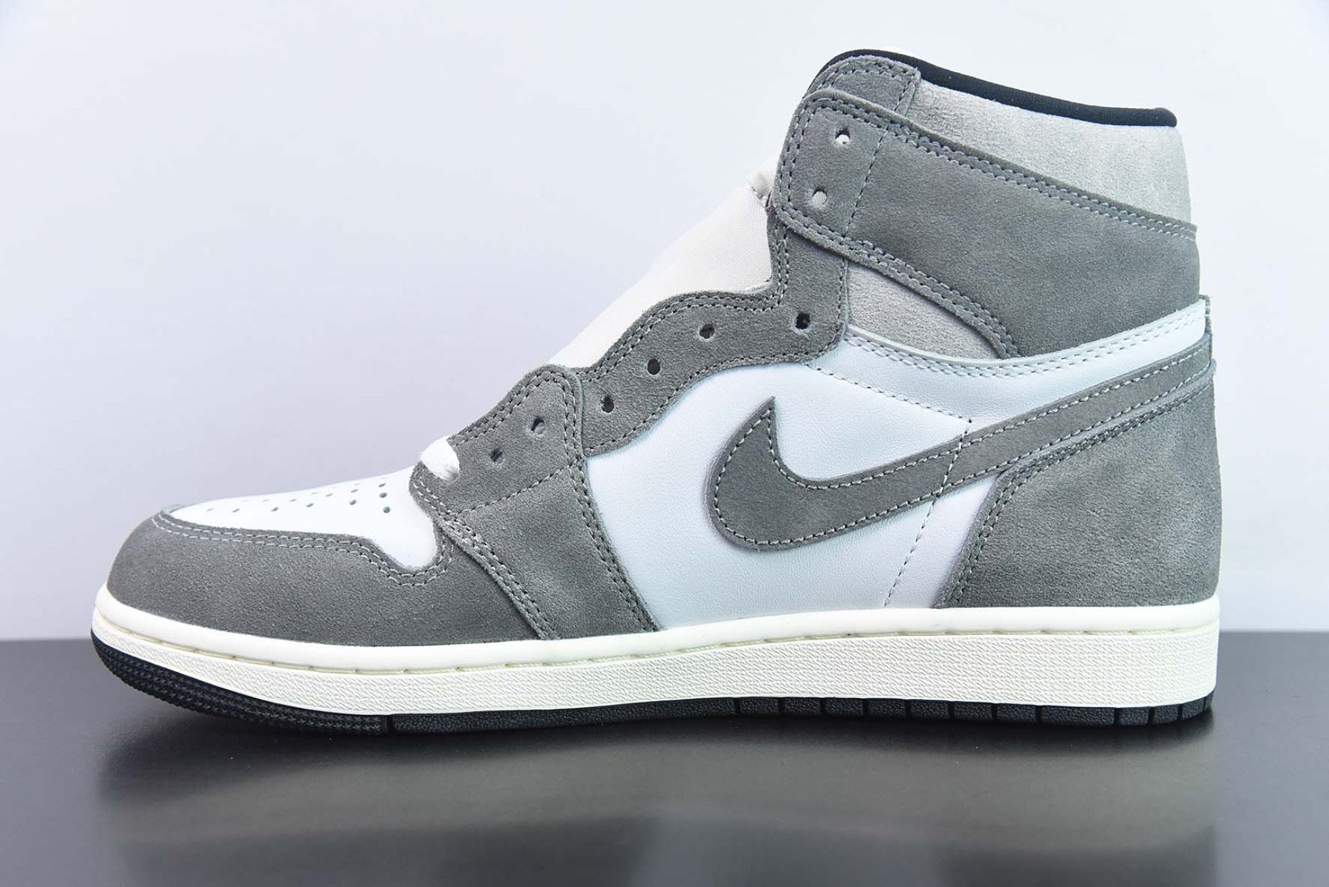 Air Jordan 1 Retro High OG Washed Black