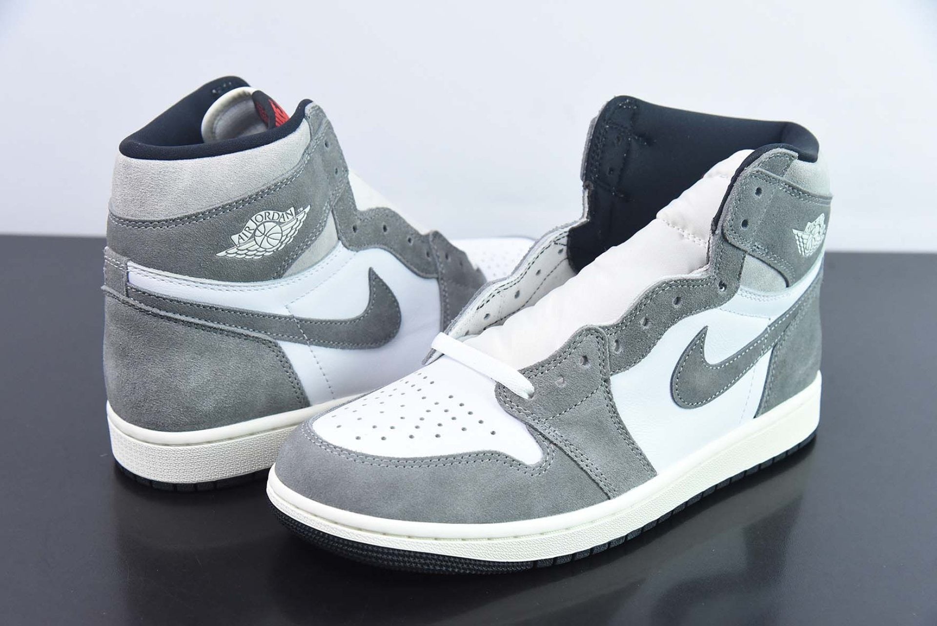 Air Jordan 1 Retro High OG Washed Black