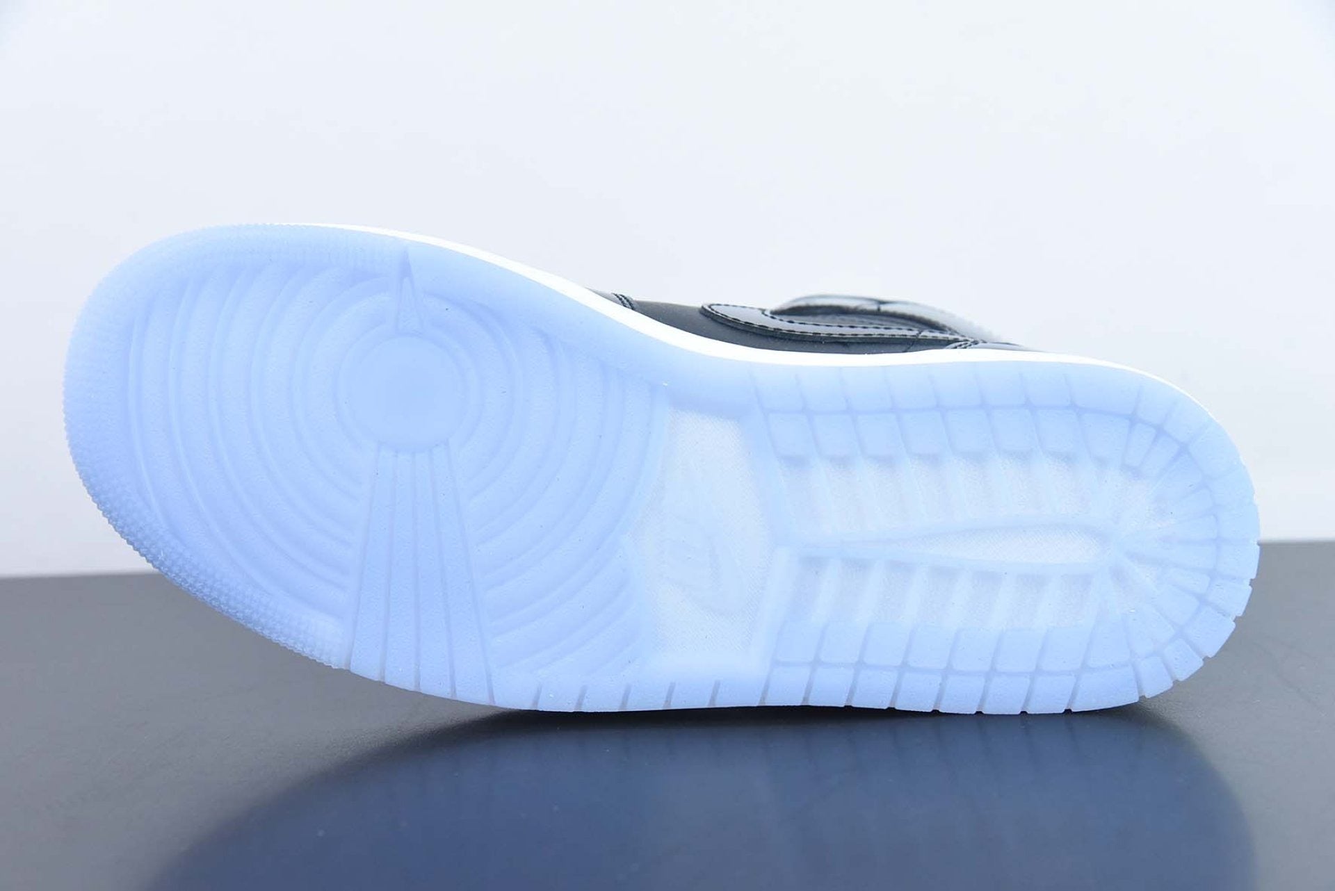 Air Jordan 1 Mid SE Space Jam