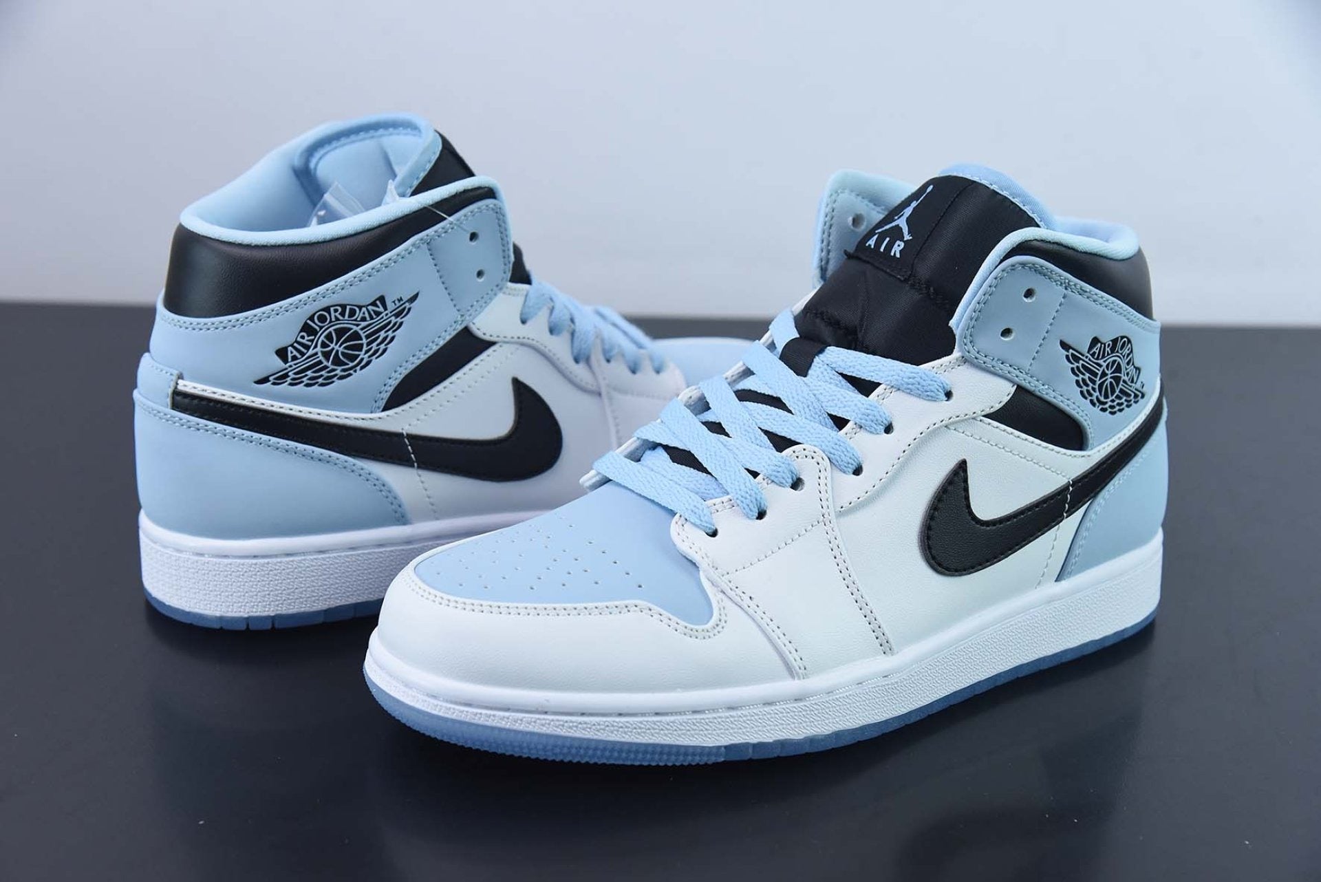 Air Jordan 1 Mid SE Ice Blue