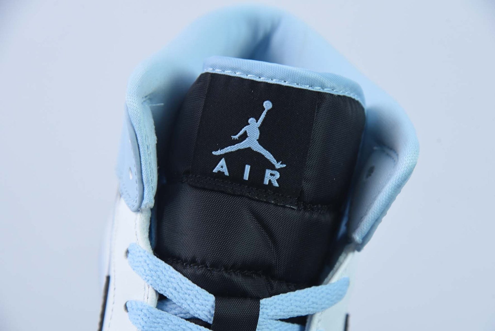 Air Jordan 1 Mid SE Ice Blue