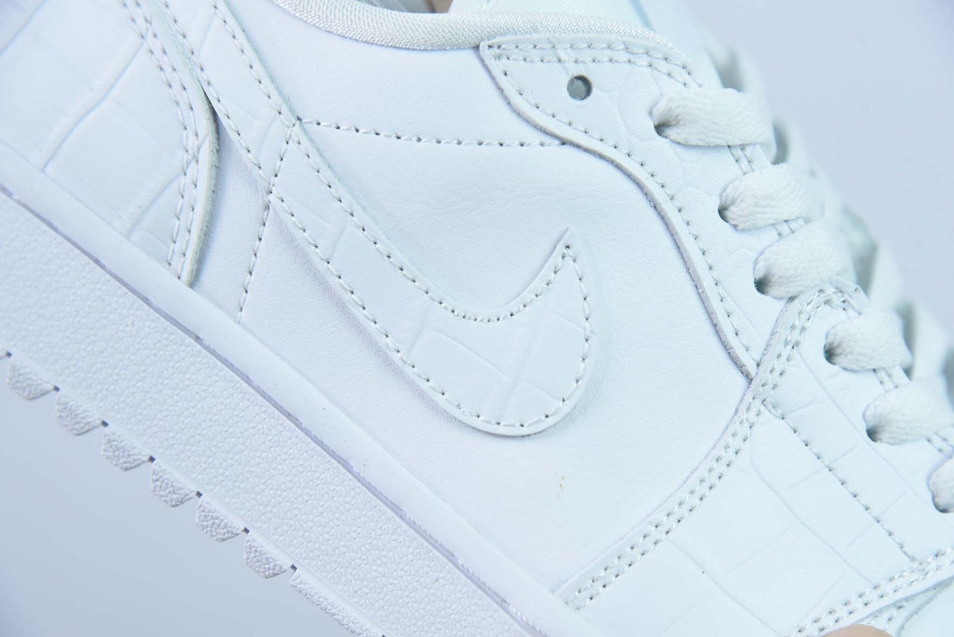 Air Jordan 1 Retro Low Golf White Croc