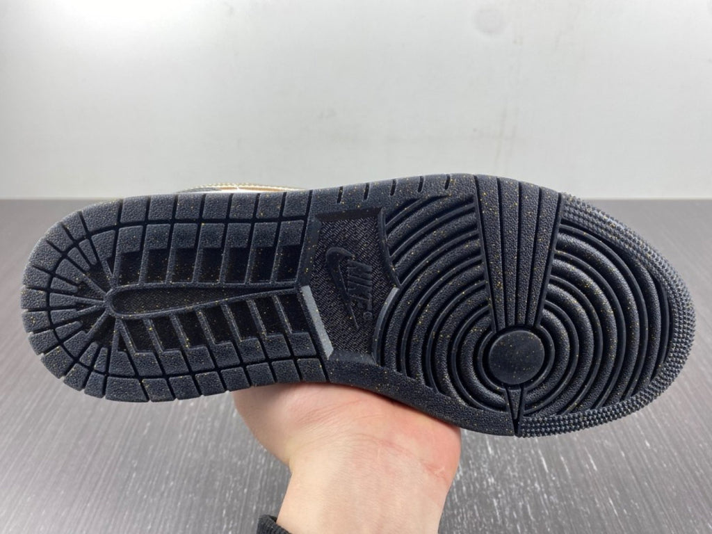 Air Jordan 1 Low SE Gold Toe
