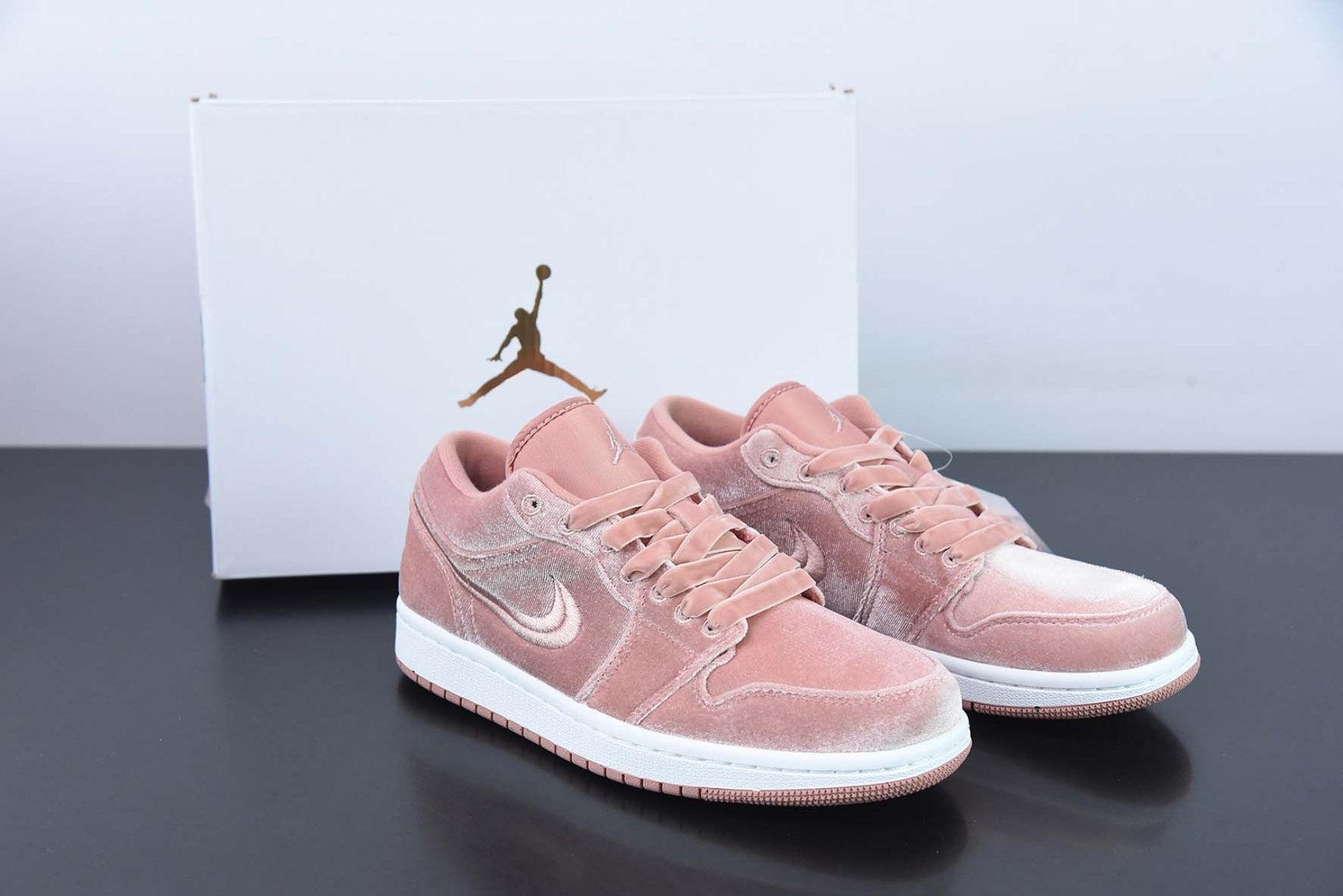 Air Jordan 1 Low SE Pink Velvet