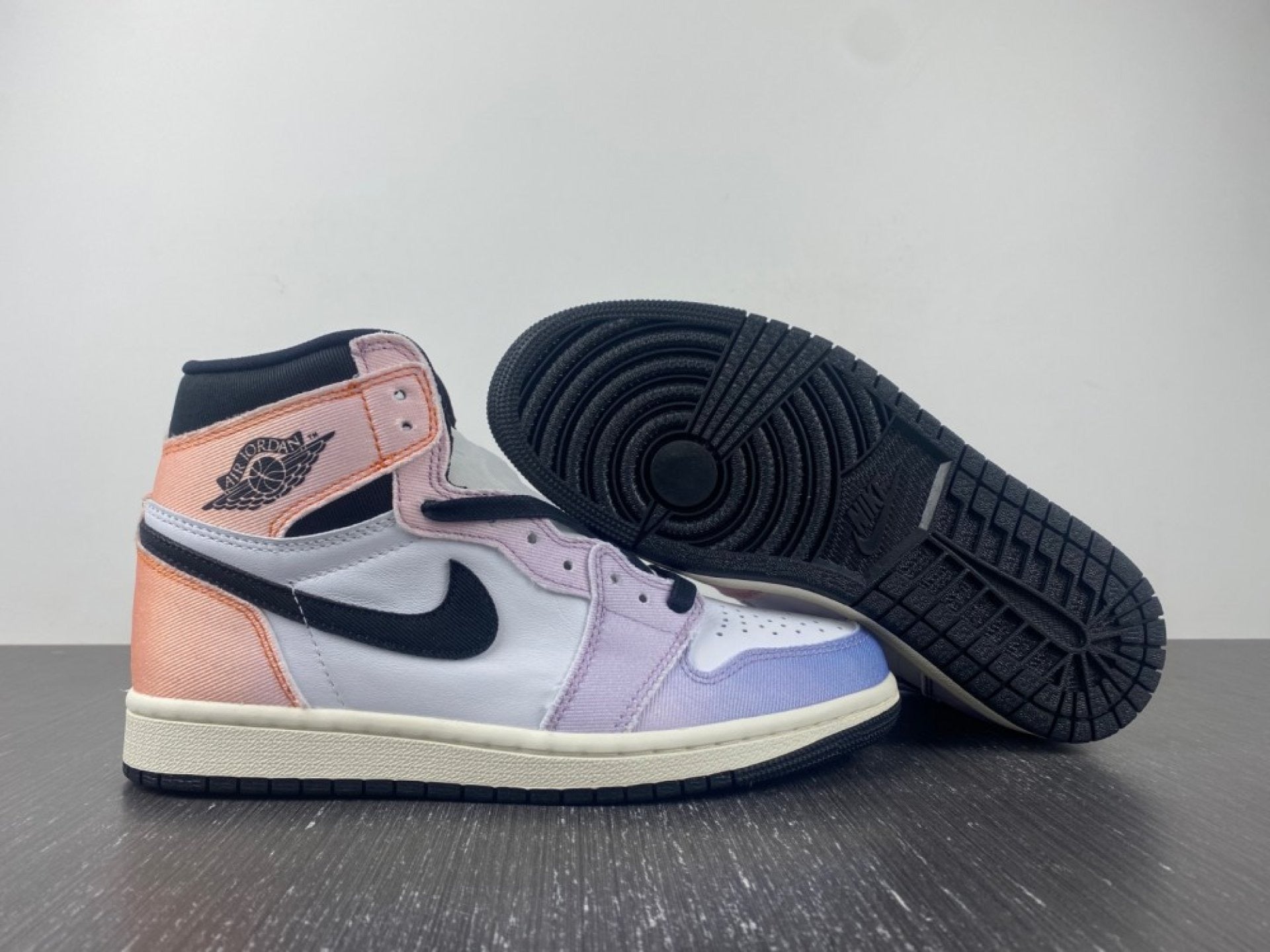 Air Jordan 1 Retro High OG Skyline