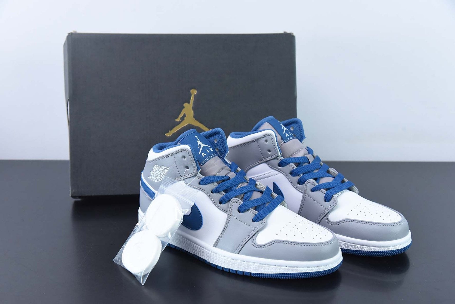 Air Jordan 1 Mid True Blue