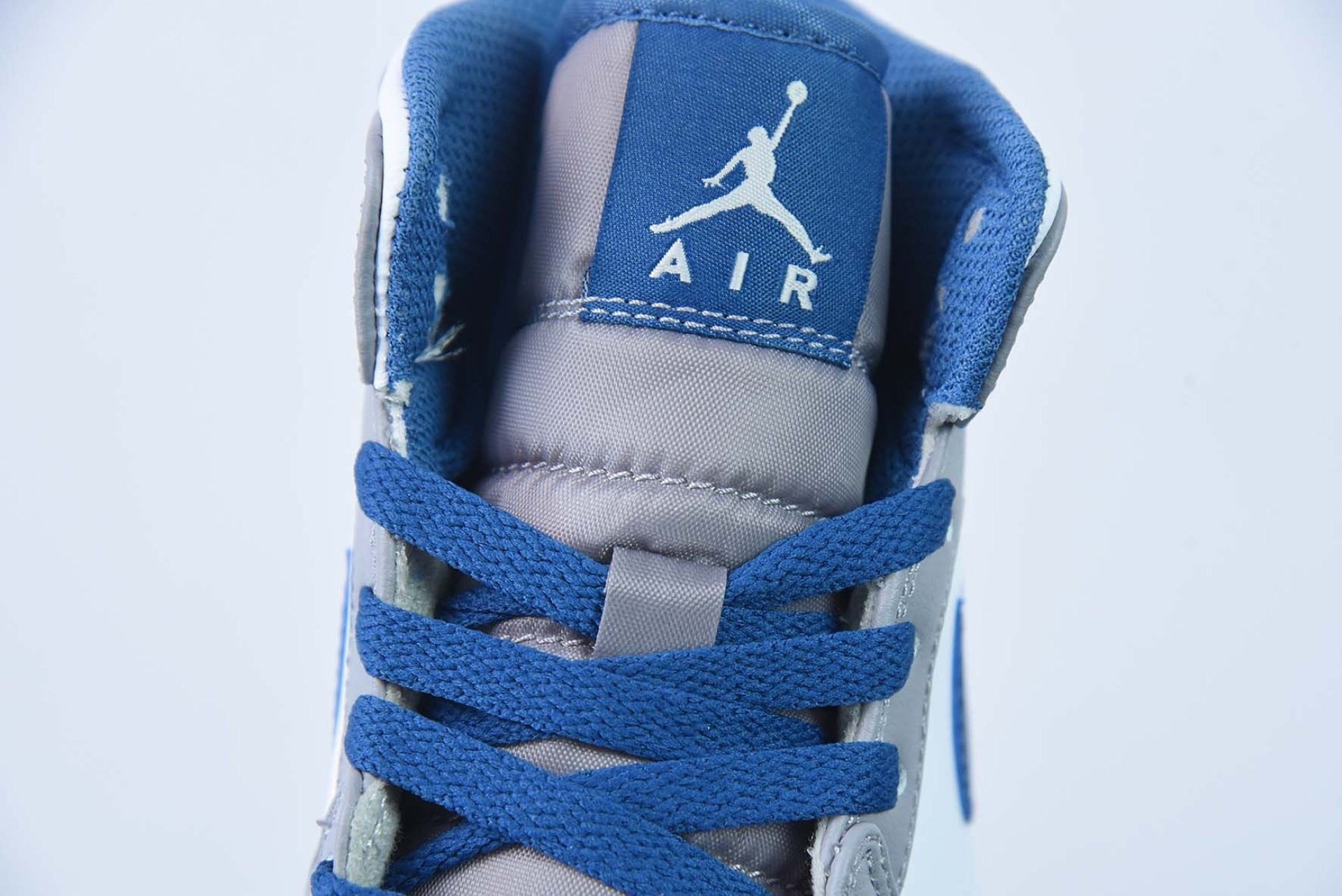 Air Jordan 1 Mid True Blue
