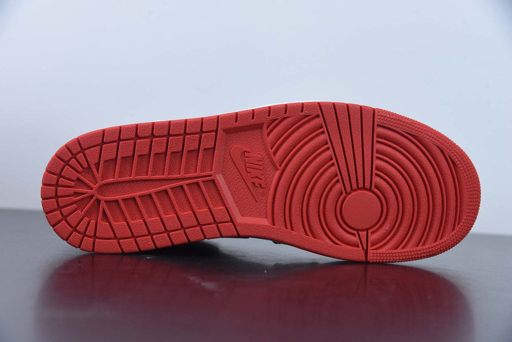 Air Jordan 1 Mid Alternate Bred