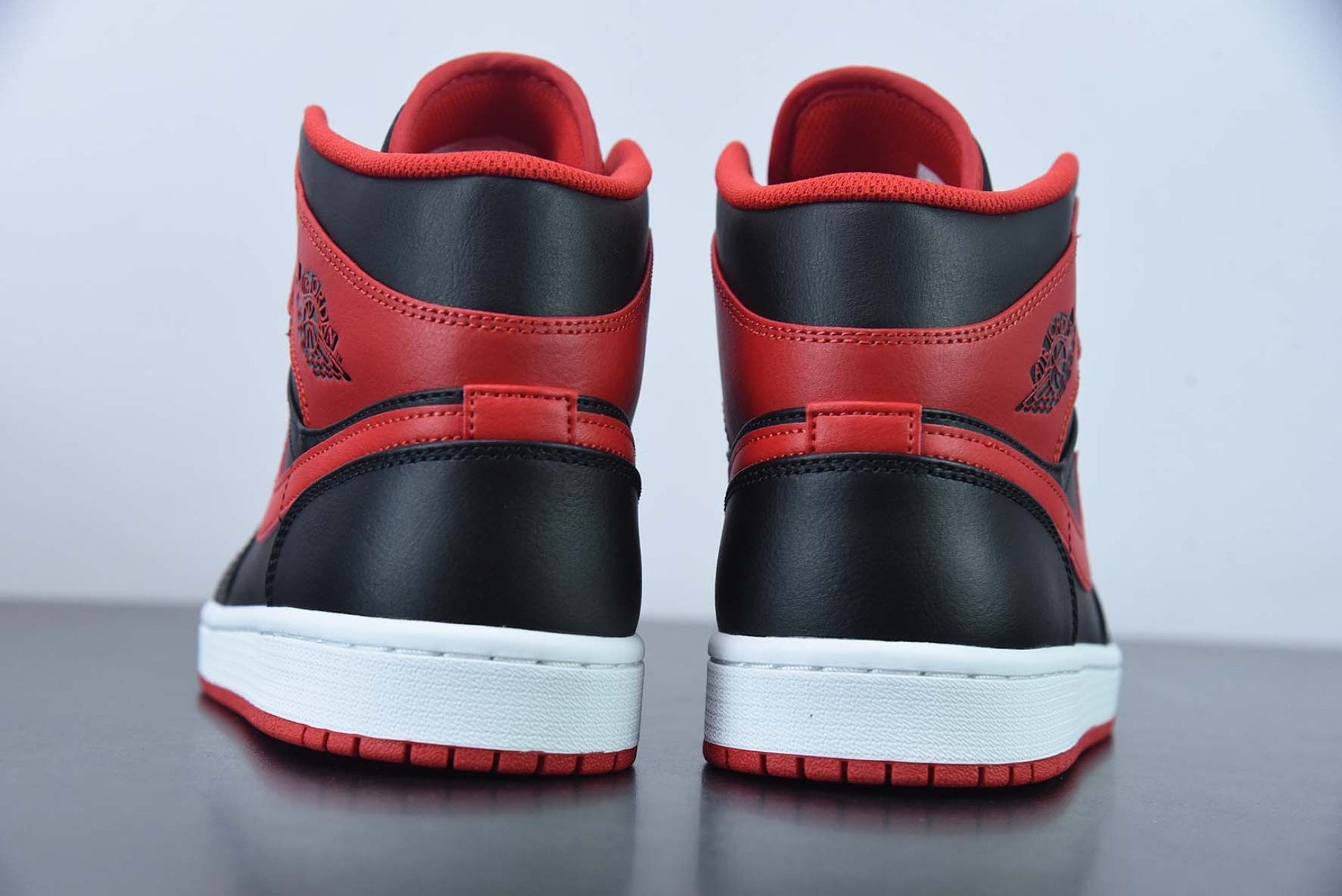 Air Jordan 1 Mid Alternate Bred