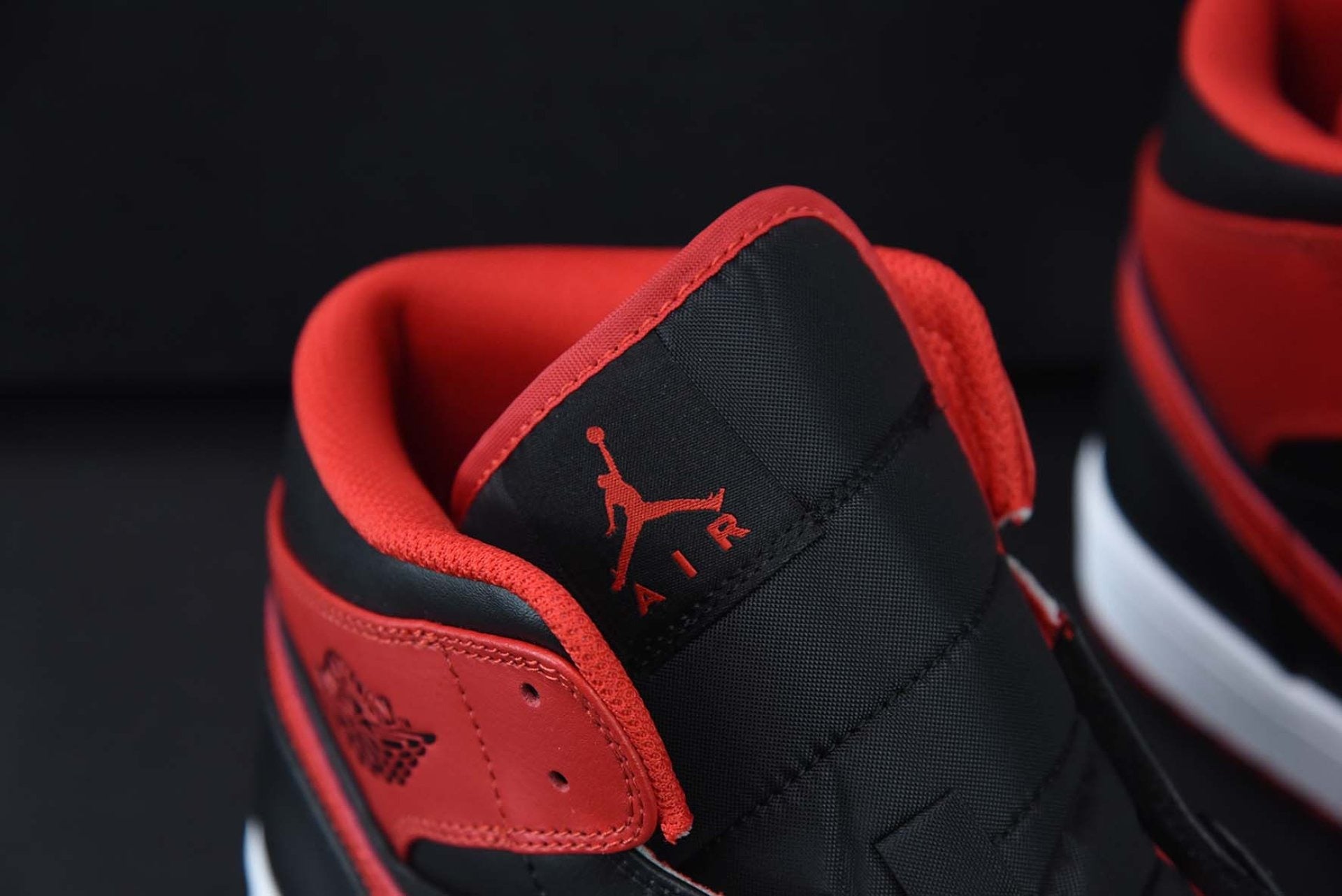 Air Jordan 1 Mid Alternate Bred