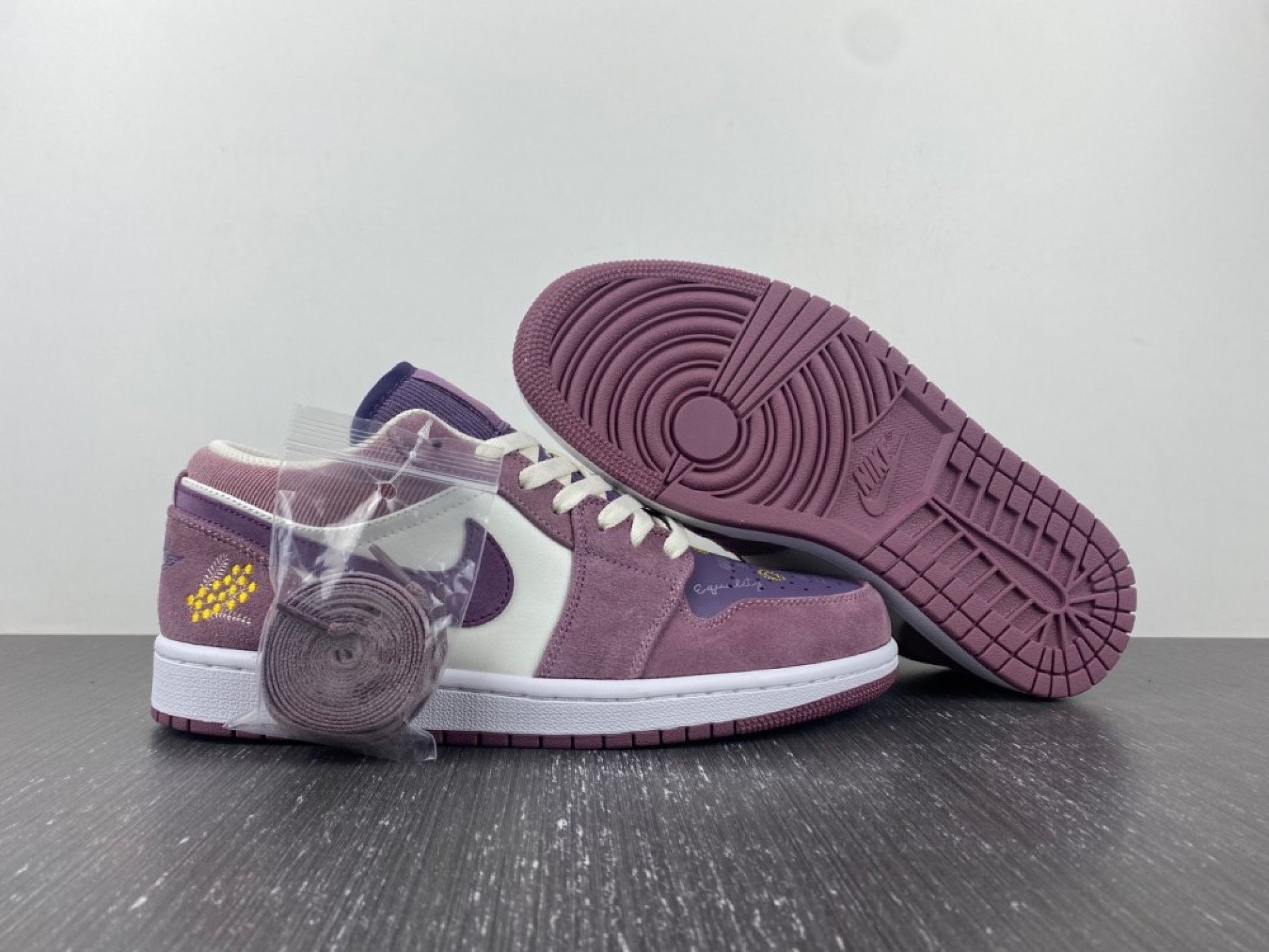 Air Jordan 1 Low Unity