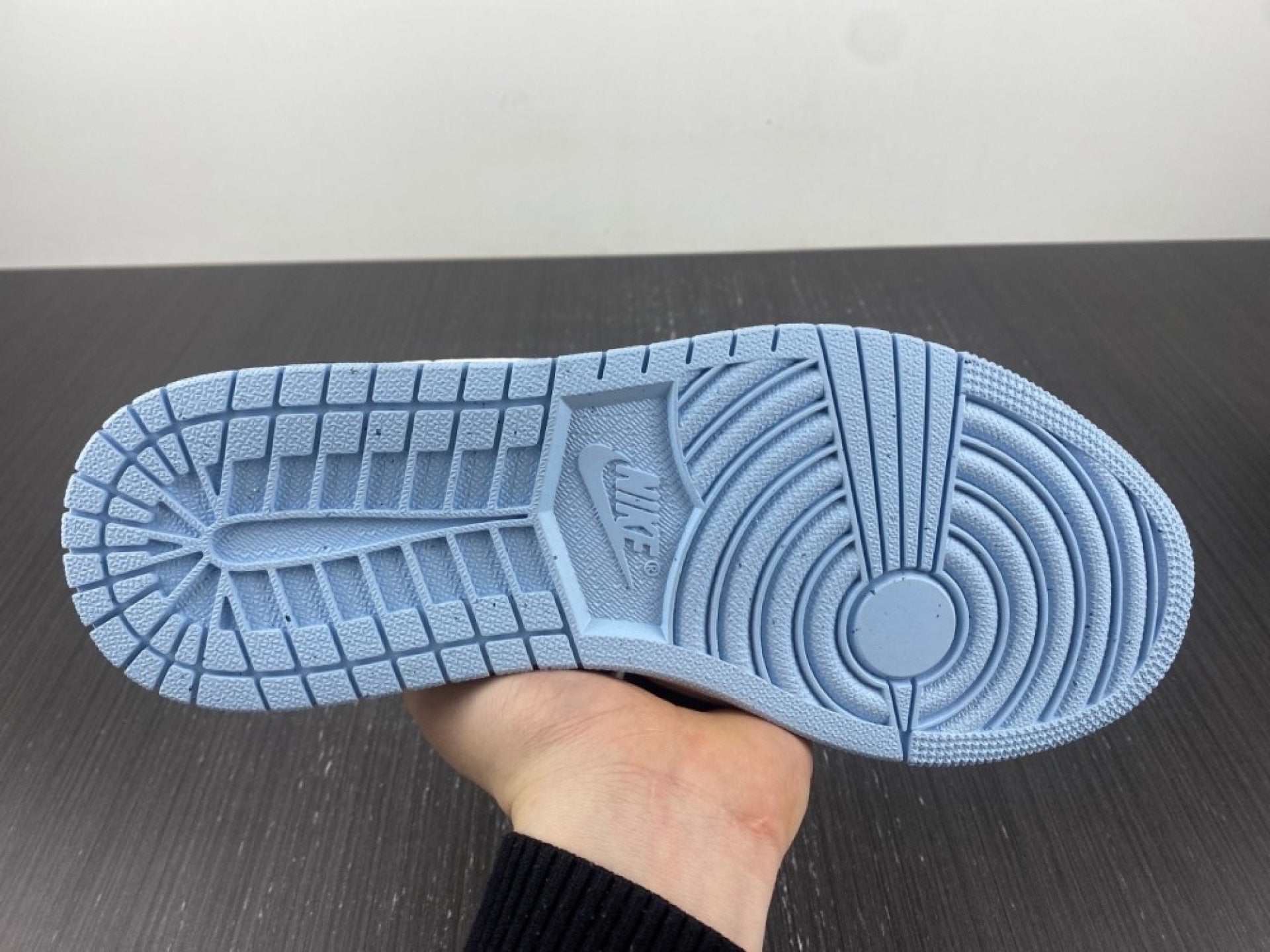Air Jordan 1 Low SE Reverse Ice Blue
