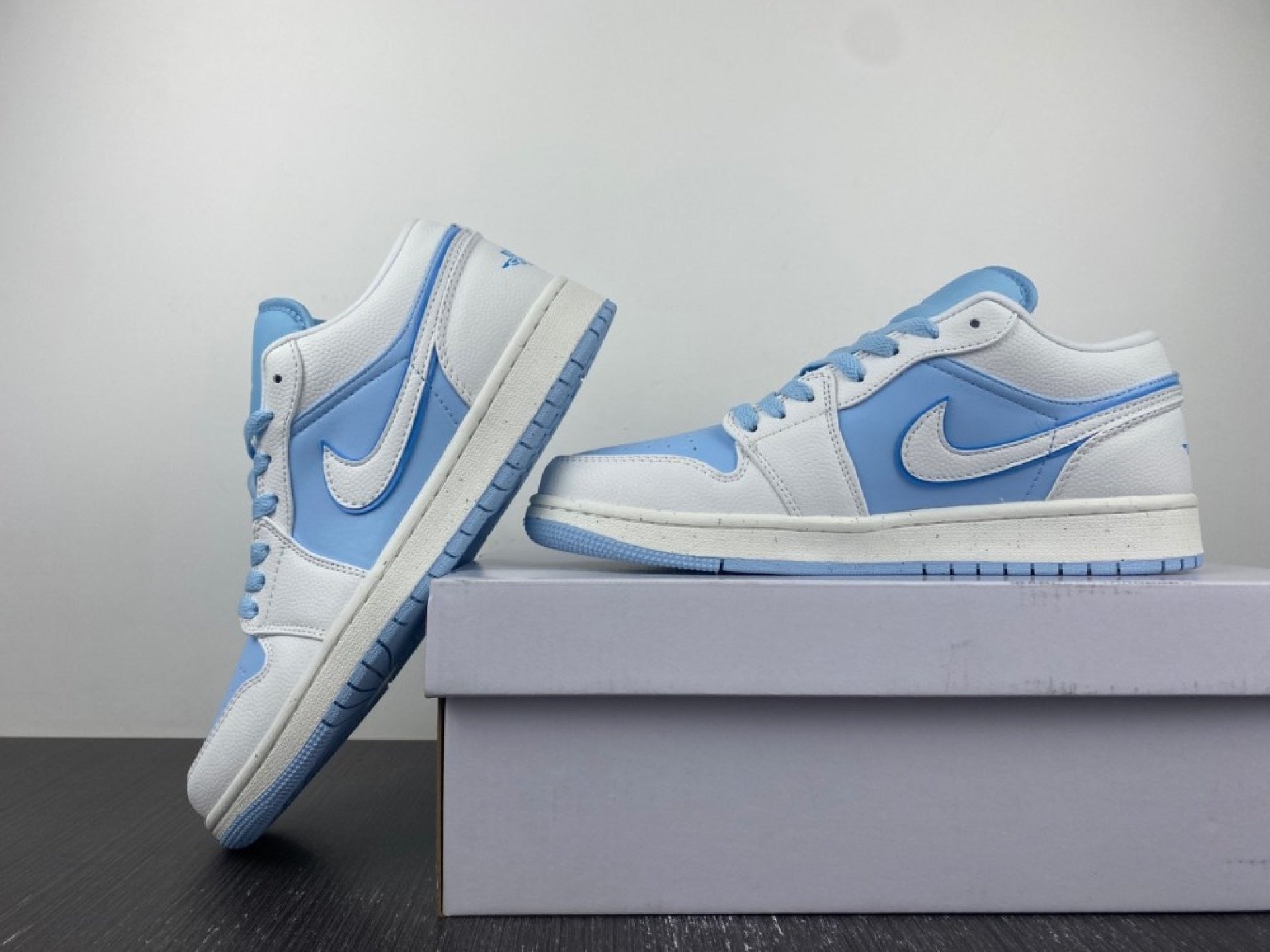 Air Jordan 1 Low SE Reverse Ice Blue