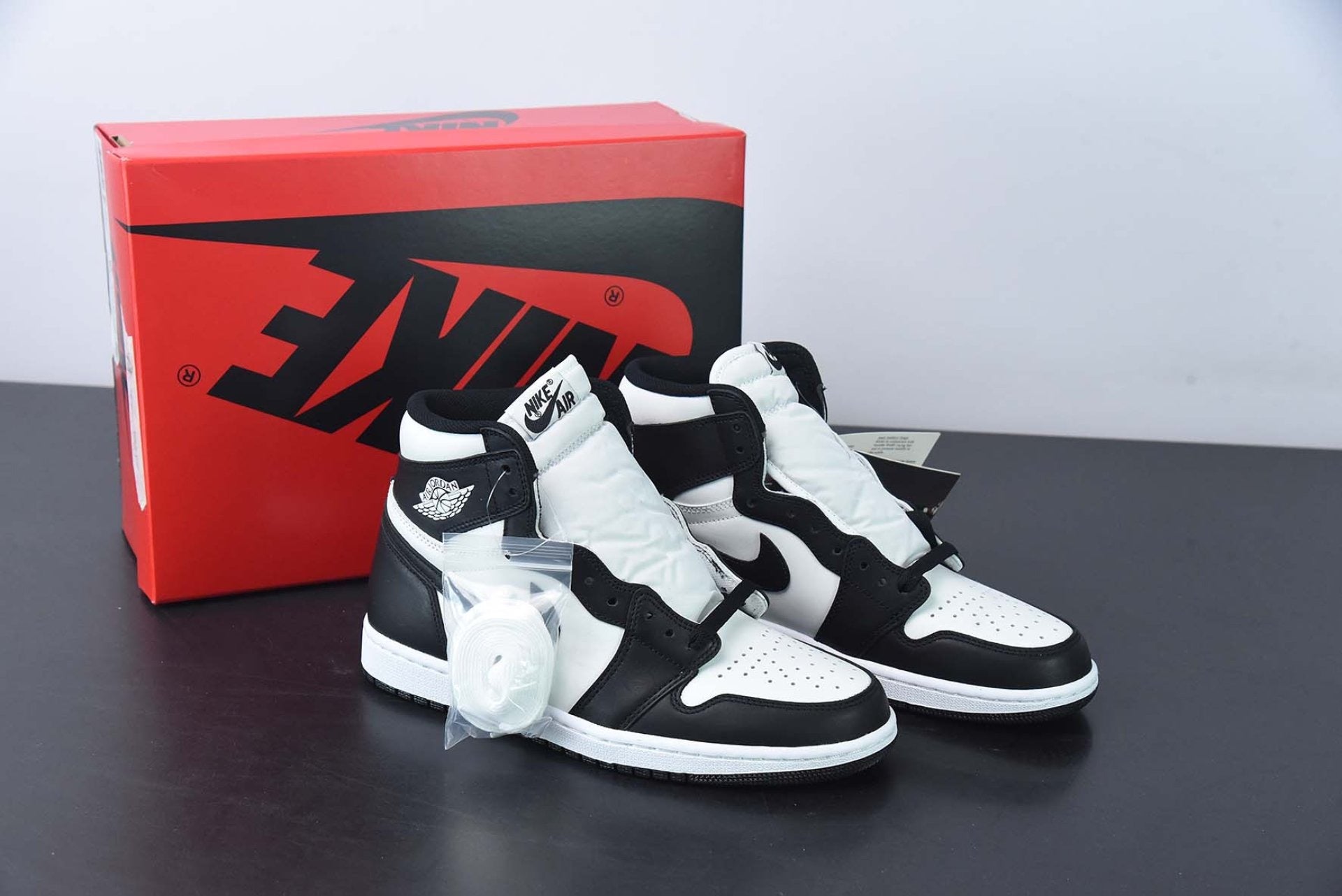 Air Jordan 1 Retro High 85 Black White