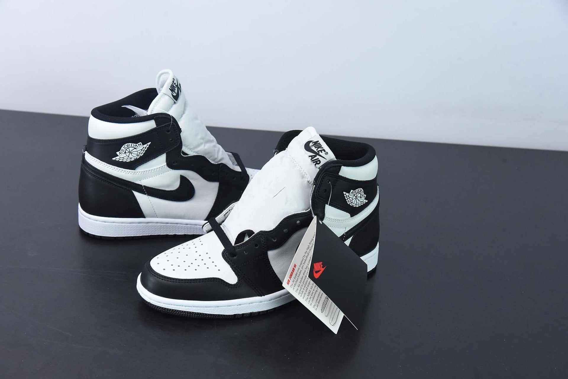 Air Jordan 1 Retro High 85 Black White