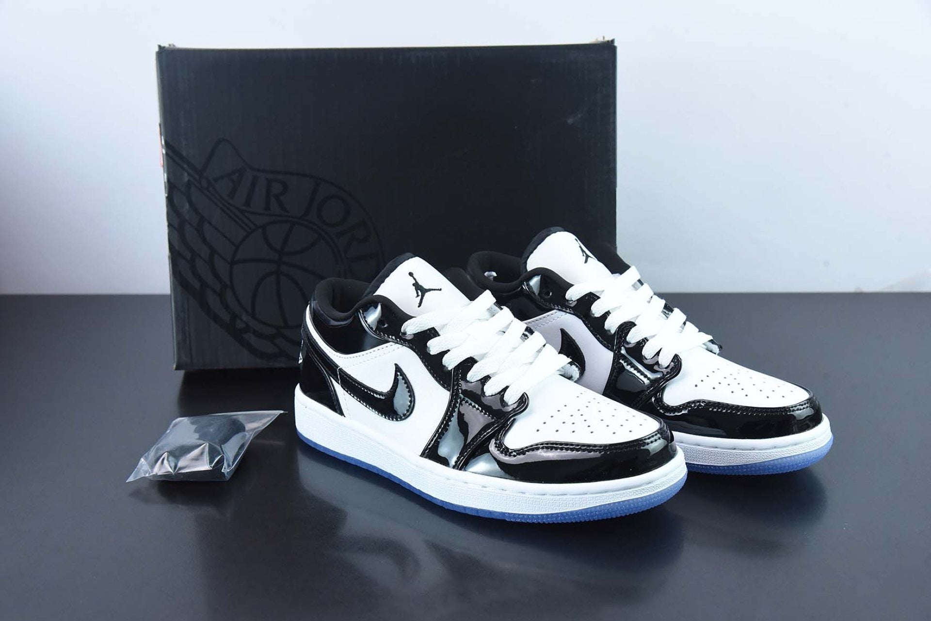Air Jordan 1 Low SE Concord