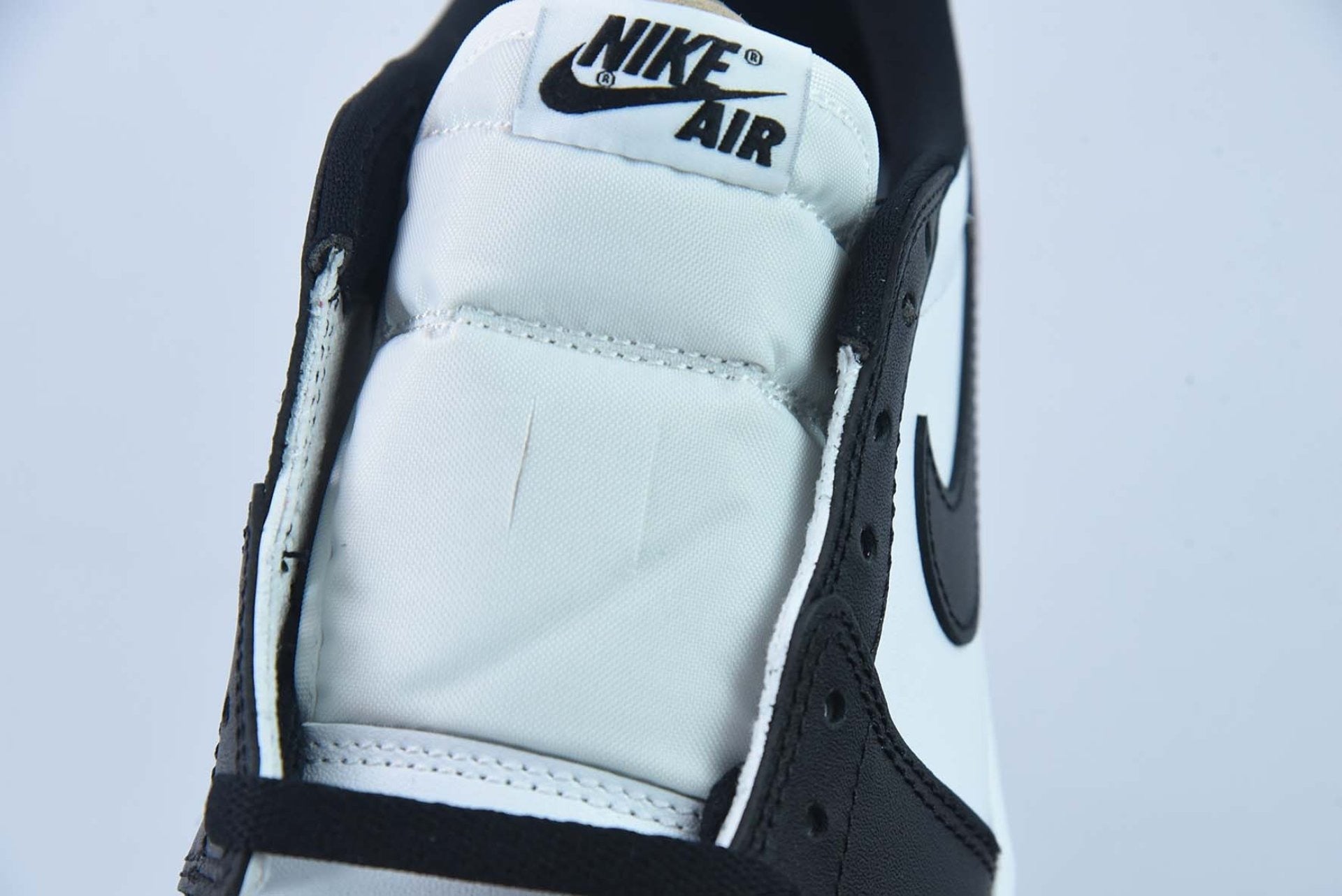 Air Jordan 1 Retro Low OG Black Toe