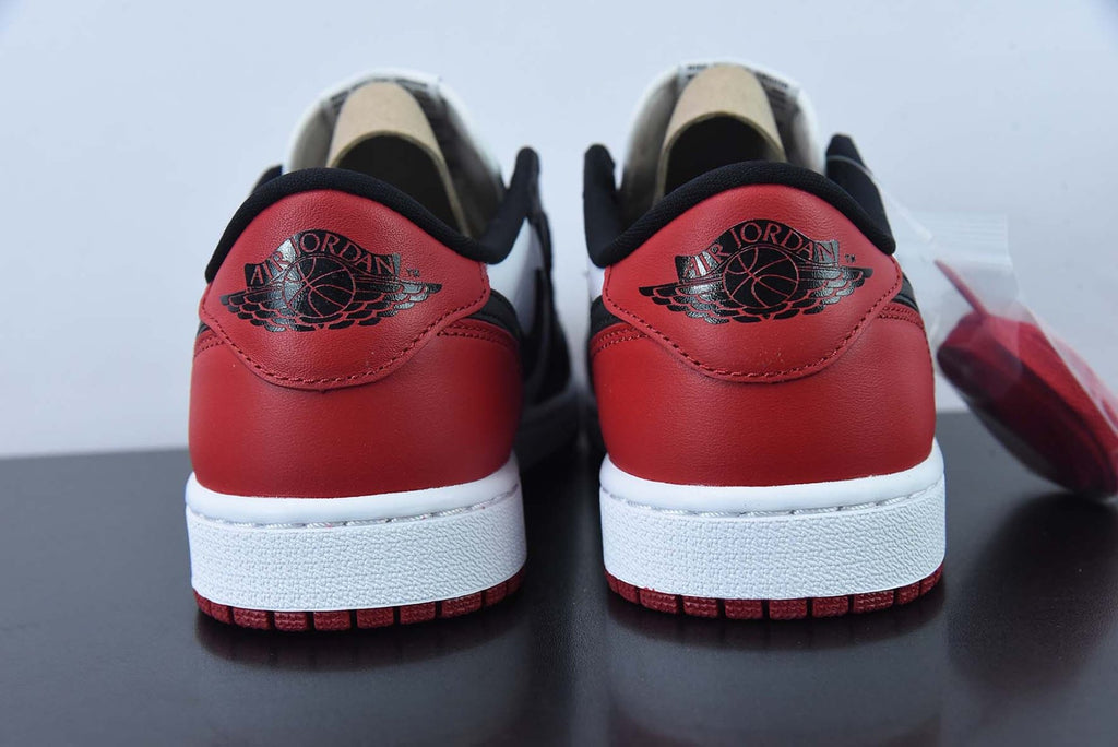 Air Jordan 1 Retro Low OG Black Toe