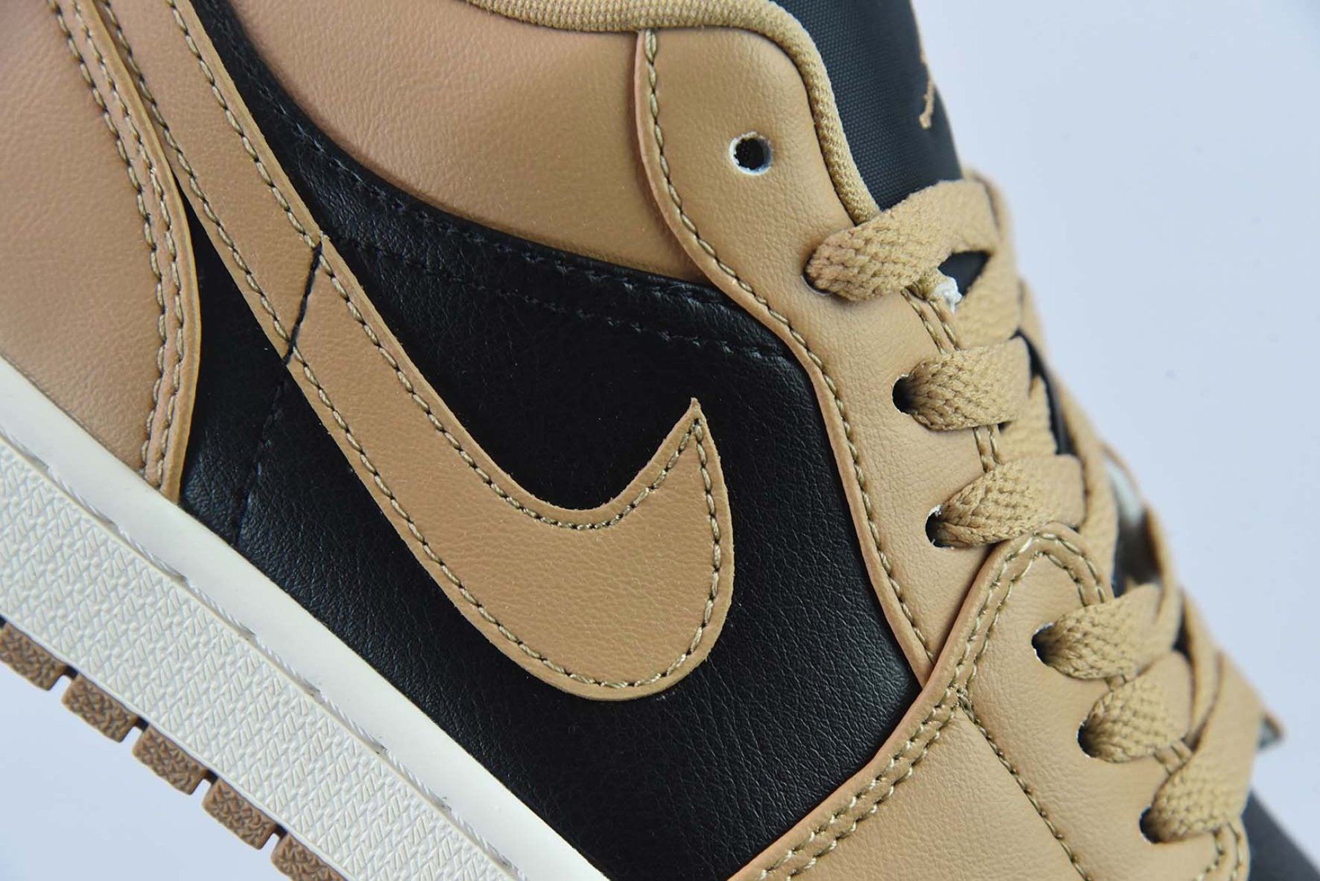 Air Jordan 1 Low Desert