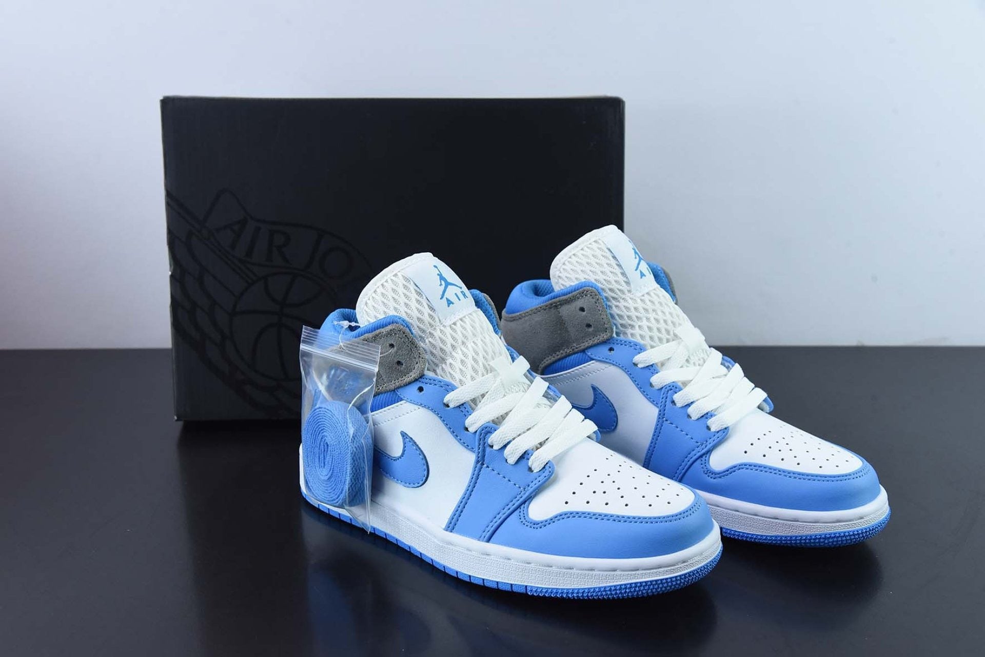 Air Jordan 1 Mid University Blue Grey