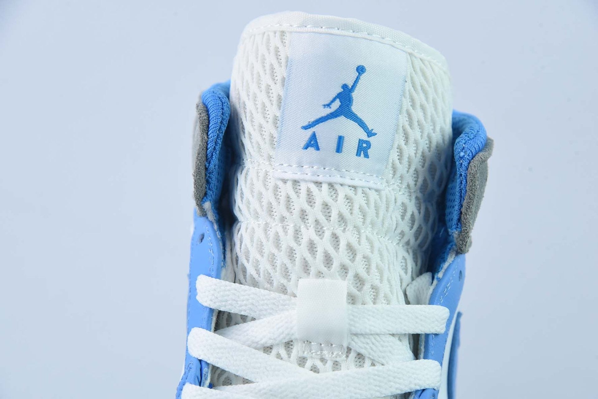 Air Jordan 1 Mid University Blue Grey