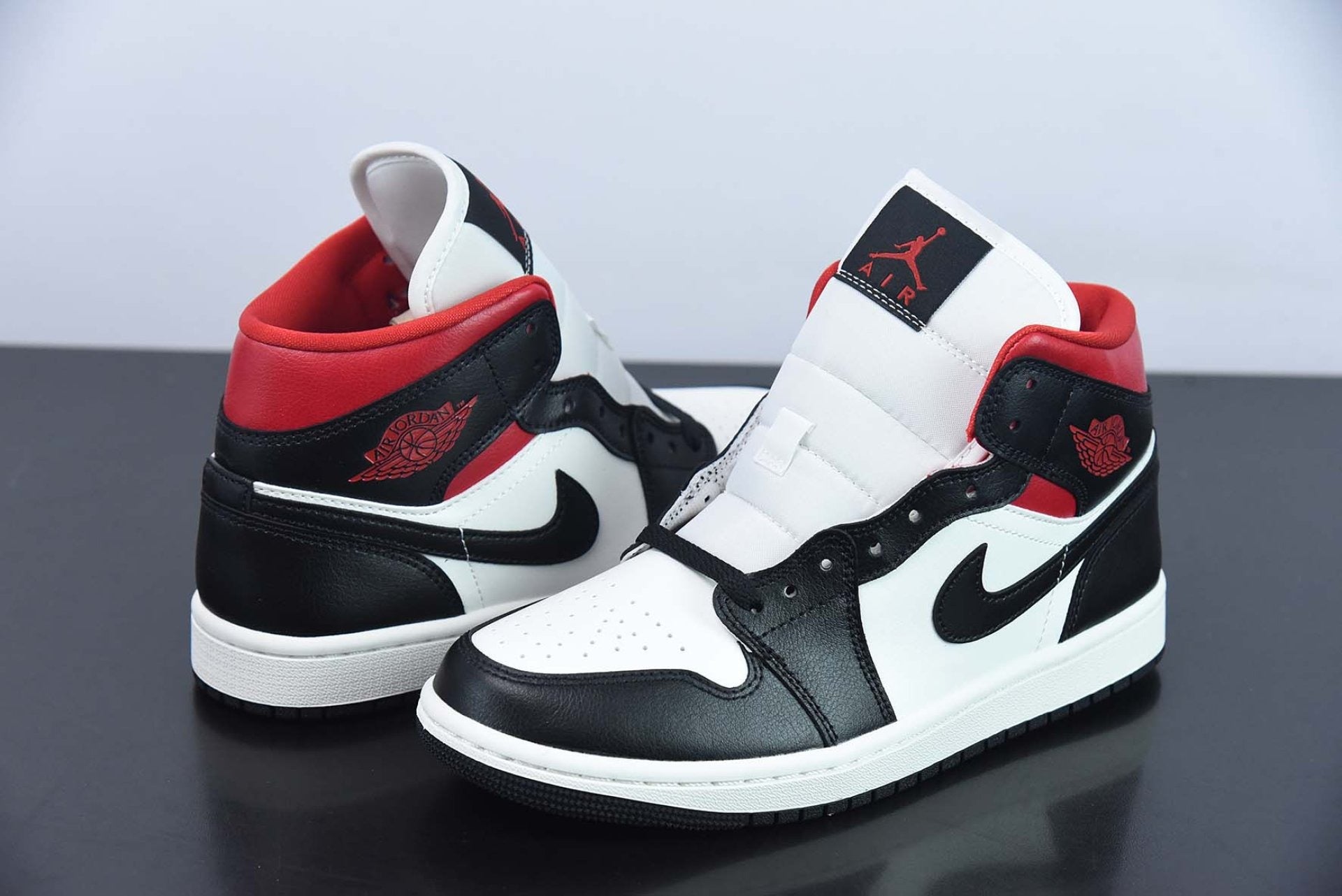 Air Jordan 1 Mid Gym Red Panda