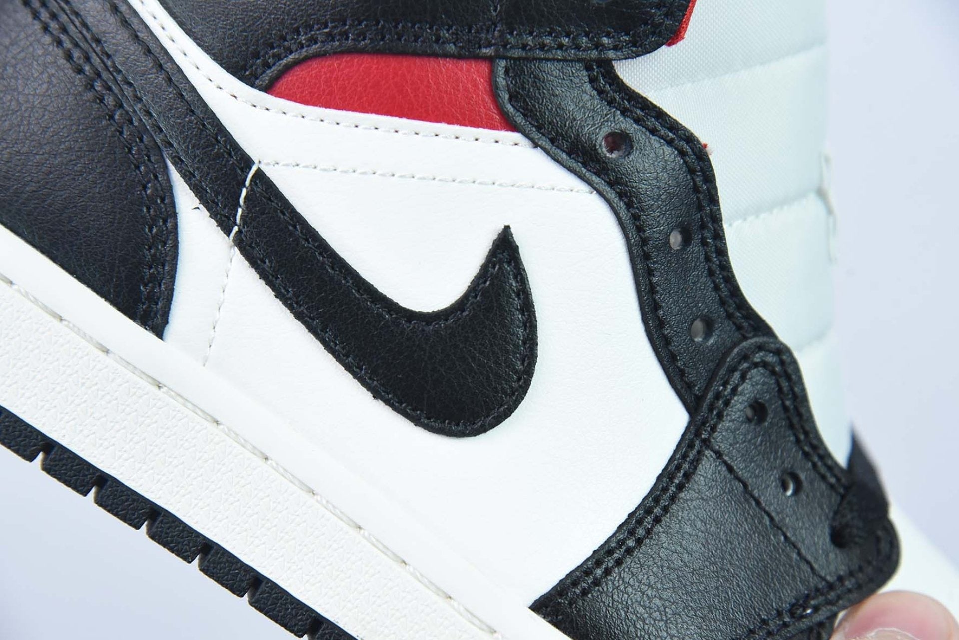 Air Jordan 1 Mid Gym Red Panda
