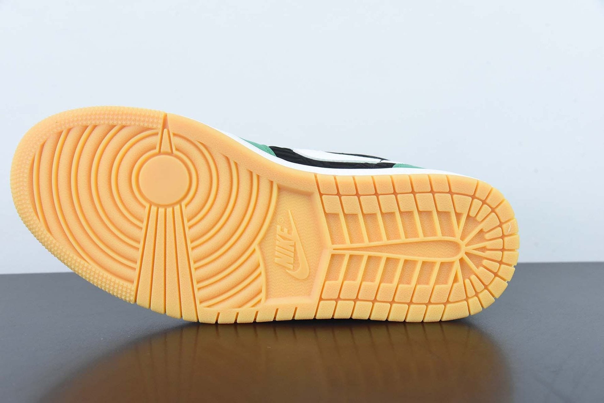 Air Jordan 1 Low SE Holiday Special