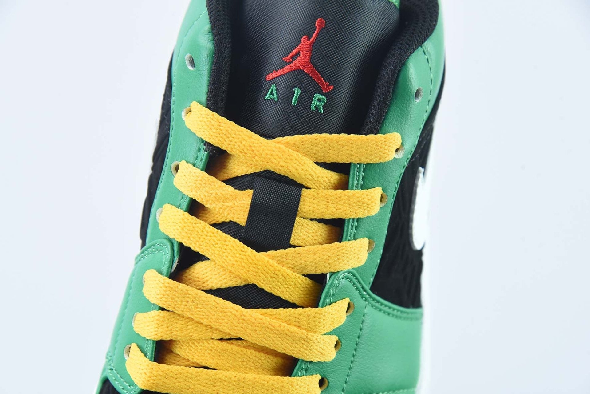 Air Jordan 1 Low SE Holiday Special