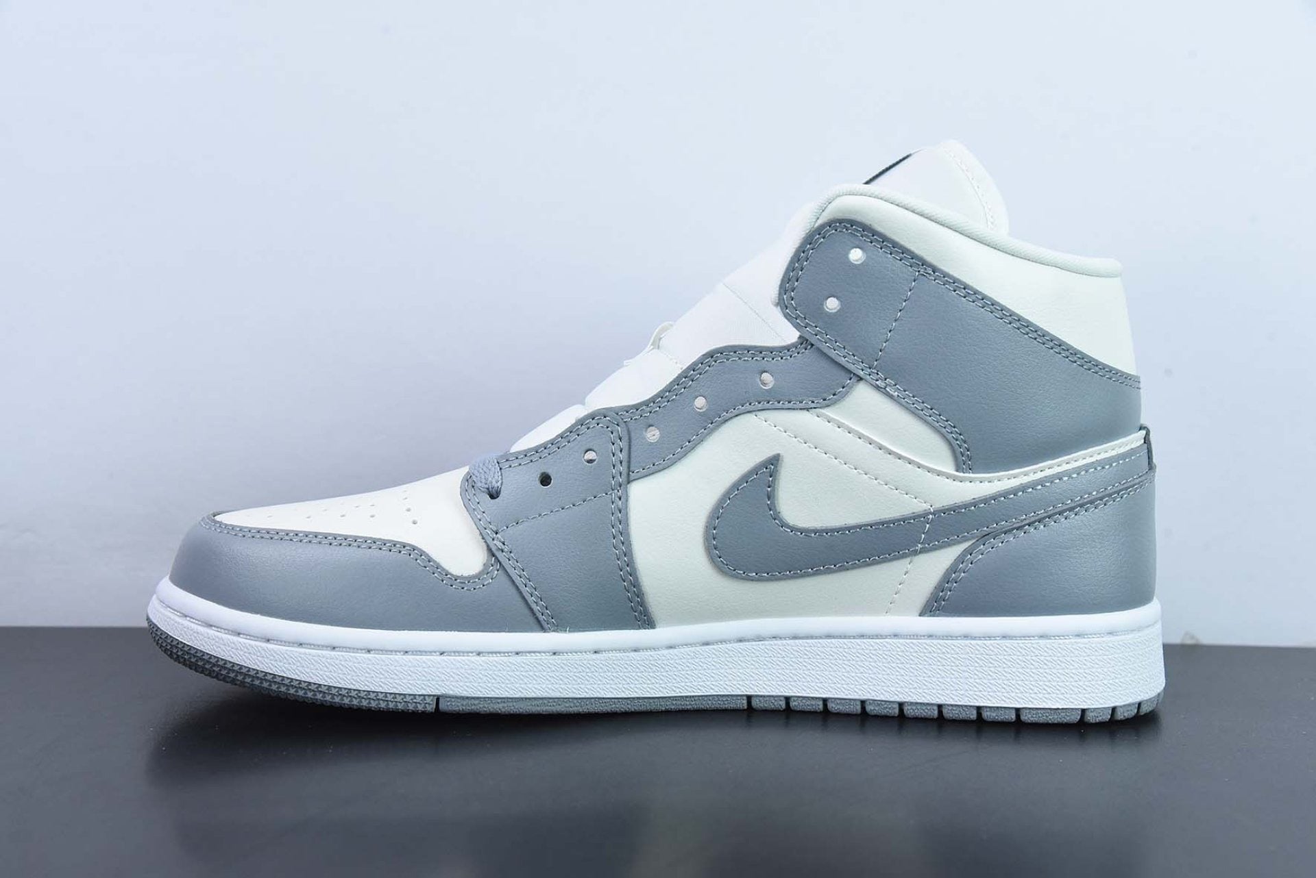 Air Jordan 1 Mid Stealth