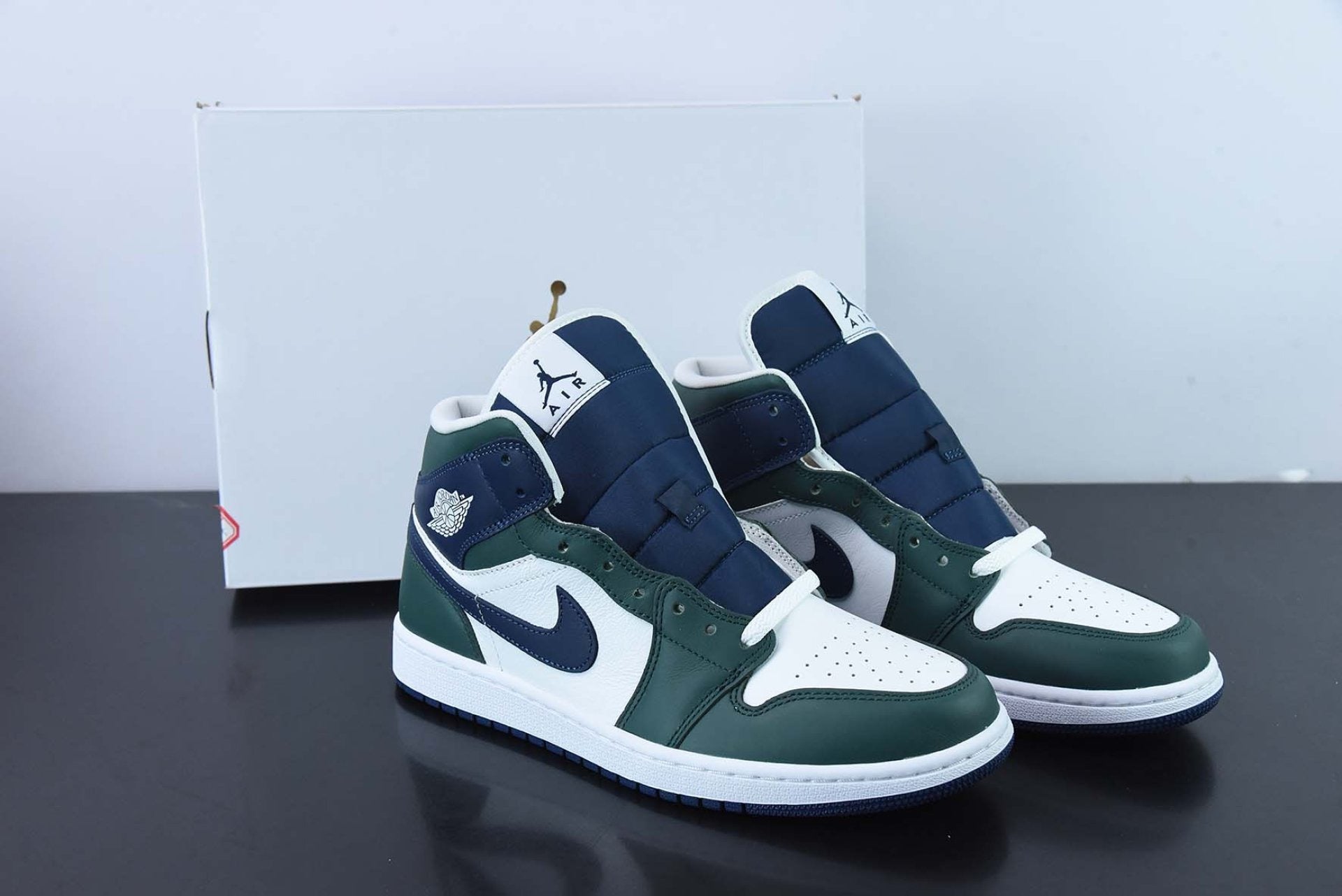 Air Jordan 1 Mid SE Seahawks