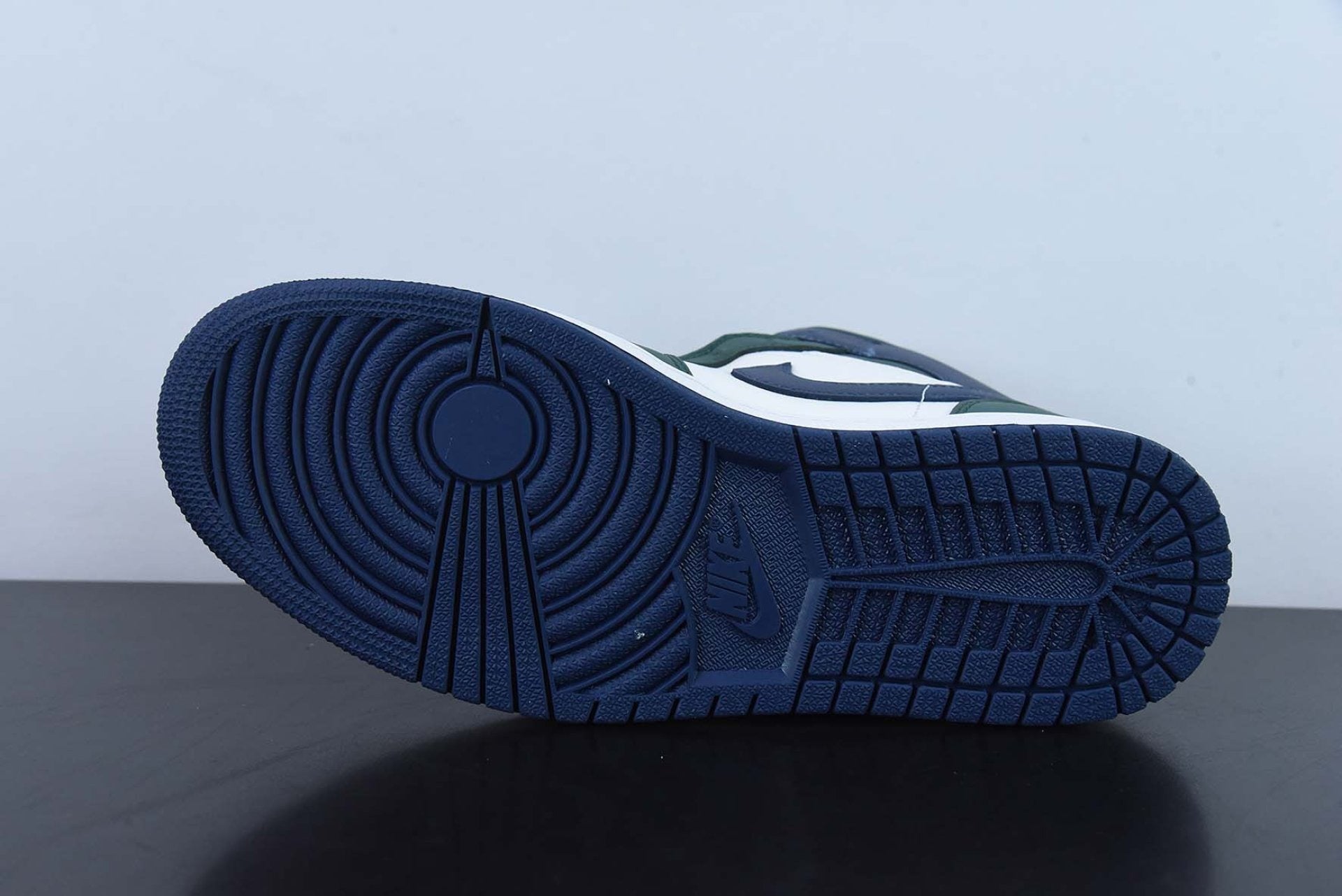 Air Jordan 1 Mid SE Seahawks